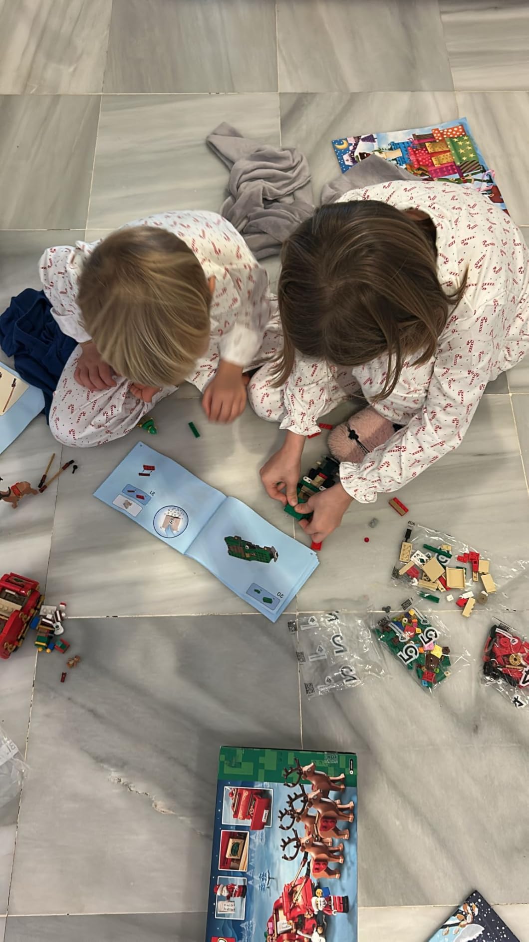 LEGO Santa's Delivery Truck Building Toy for Kids - Construction Set for Play or Christmas Decor - Building Blocks for Girls & Boys, Ages 8+ - Holiday Craft Ideas for Families - 40746 - Customer Photo 1