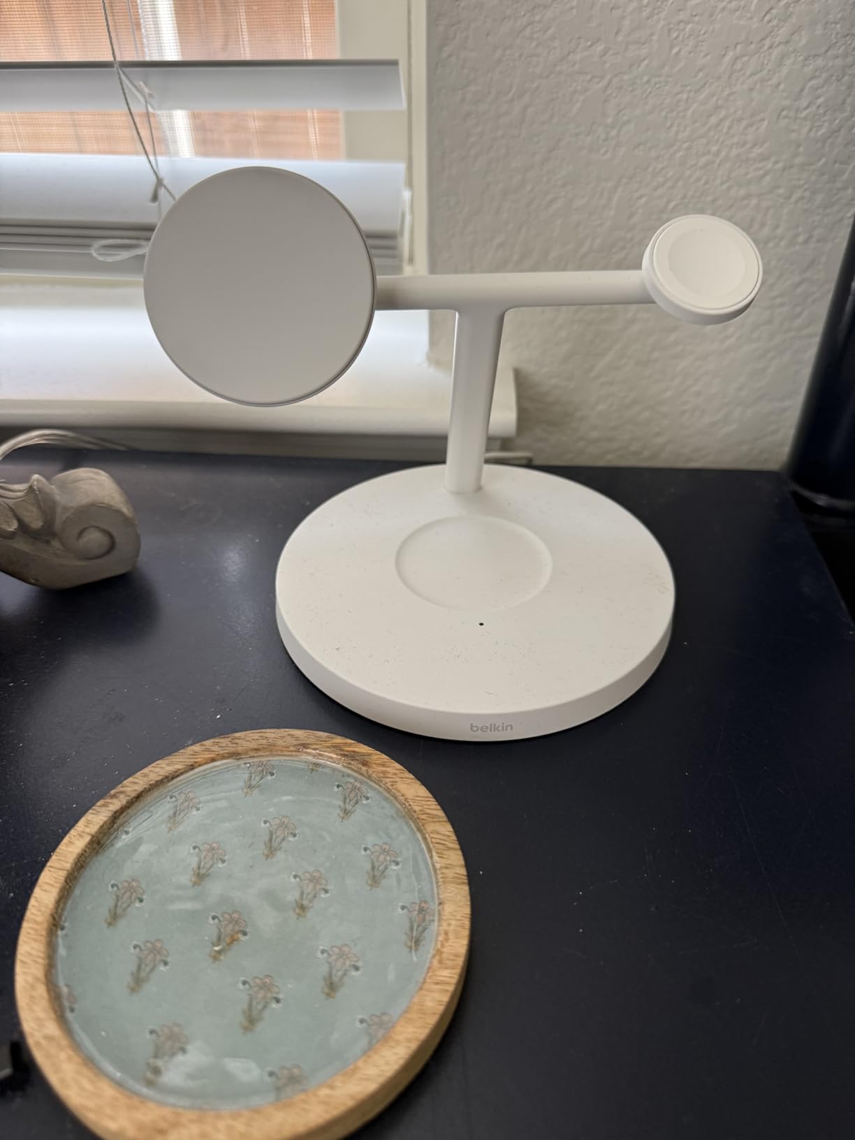 Belkin MagSafe-Compatible Charger, 3-in-1 Wireless Charging Station, Qi2-Certified 15W Wireless Charge for Apple iPhone 17 Series, Apple Watch, AirPods w/Non-Slip Base, 40W Included - Black - Customer Photo 1