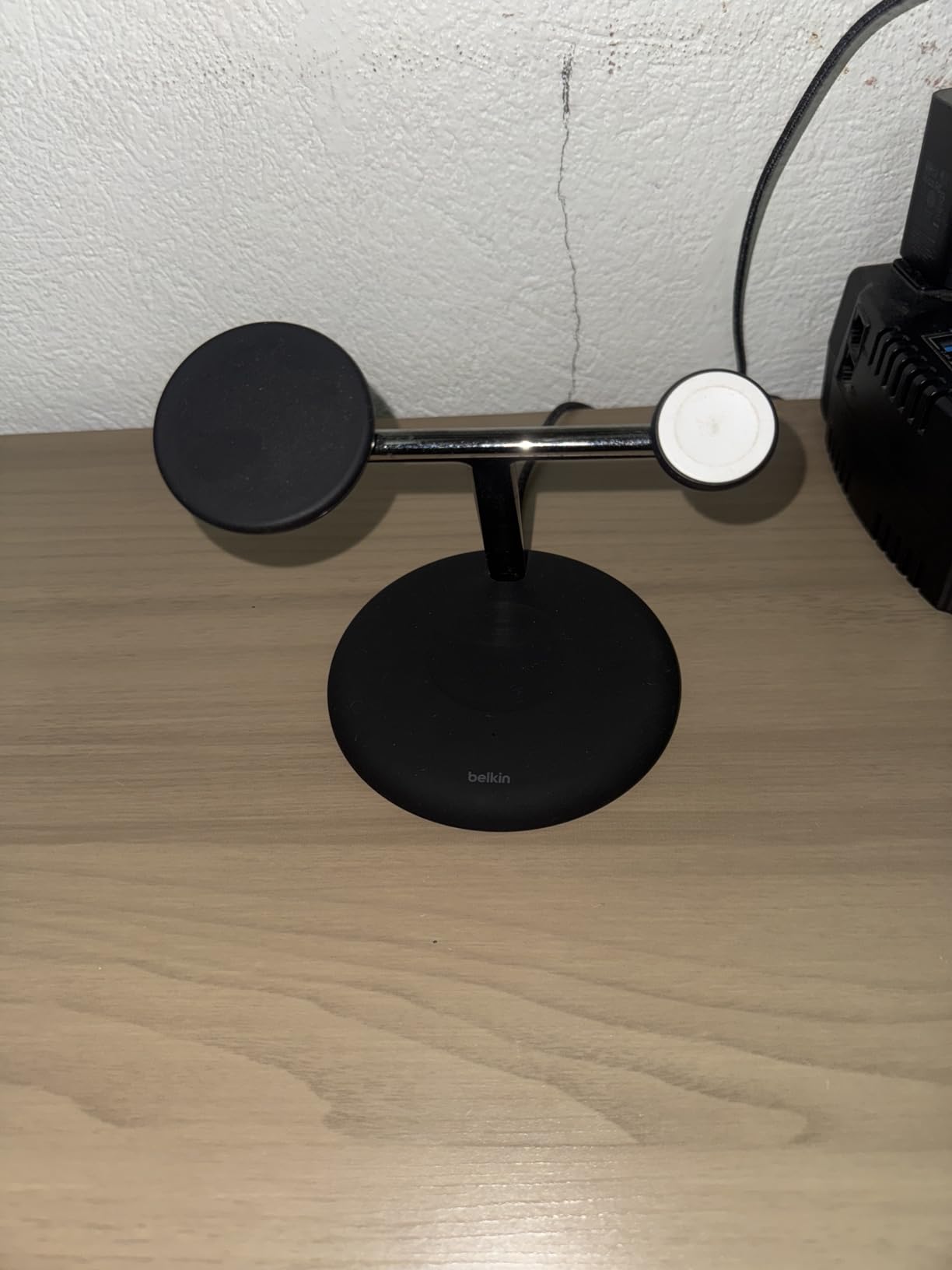 Belkin MagSafe-Compatible Charger, 3-in-1 Wireless Charging Station, Qi2-Certified 15W Wireless Charge for Apple iPhone 17 Series, Apple Watch, AirPods w/Non-Slip Base, 40W Included - Black - Customer Photo 3