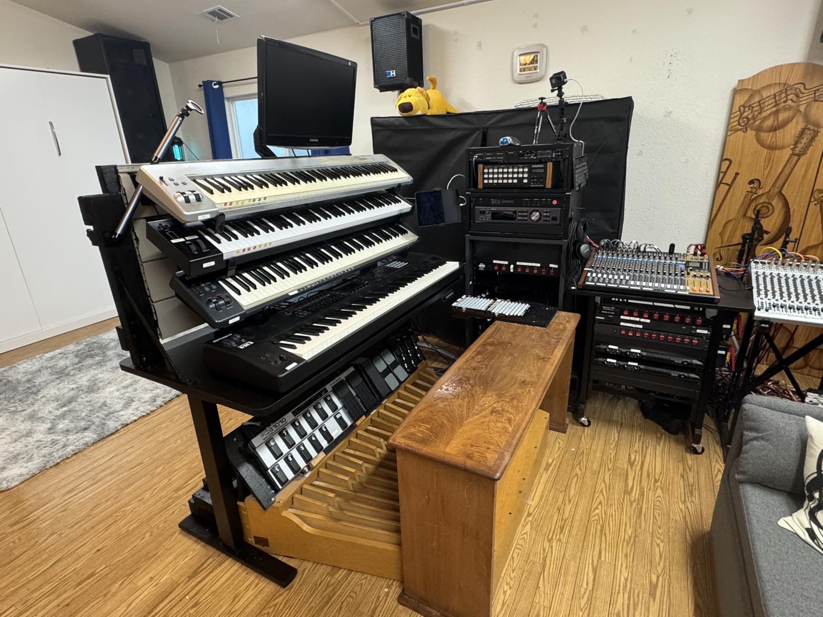 HUANUO 71 x 30 inch Electric Standing Desk, Powerful Brushless Motor Large Height Adjustable Table, 4 Memory Preset Sit Stand Up Desk, Home Office Computer Table with Thick T-Shaped Frame - Customer Photo 2