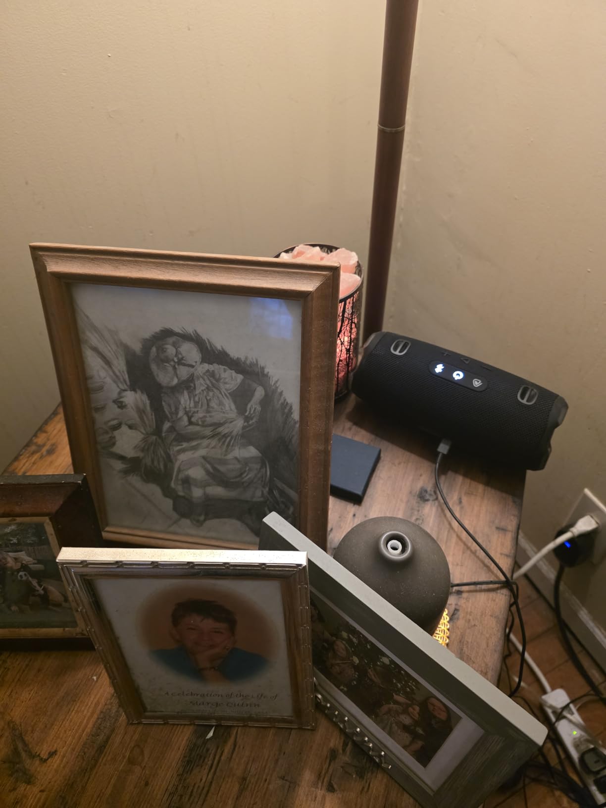 JBL Charge 6 - Portable Waterproof & Drop-Proof Bluetooth Speaker, Bold Pro Sound with AI Sound Boost, 28Hrs of Playtime, Built-in powerbank & Comes with a Sturdy/Removable Carrying Strap (Black) Customer Review JBL Charge 6 - Portable Waterproof & Drop-Proof Bluetooth Speaker, Bold Pro Sound with AI Sound Boost, 28Hrs of Playtime, Built-in powerbank & Comes with a Sturdy/Removable Carrying Strap (Black) - Customer Photo 1