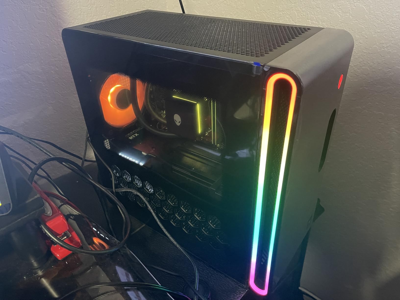 Alienware Aurora Gaming Desktop ACT1250 - Intel Core Ultra 7 265F, 32GB DDR5 RAM, 1TB SSD, NVIDIA GeForce RTX 5070, 1000W Platinum Rated PSU, Windows 11 Home, Clear Panel - Black - Customer Photo 3