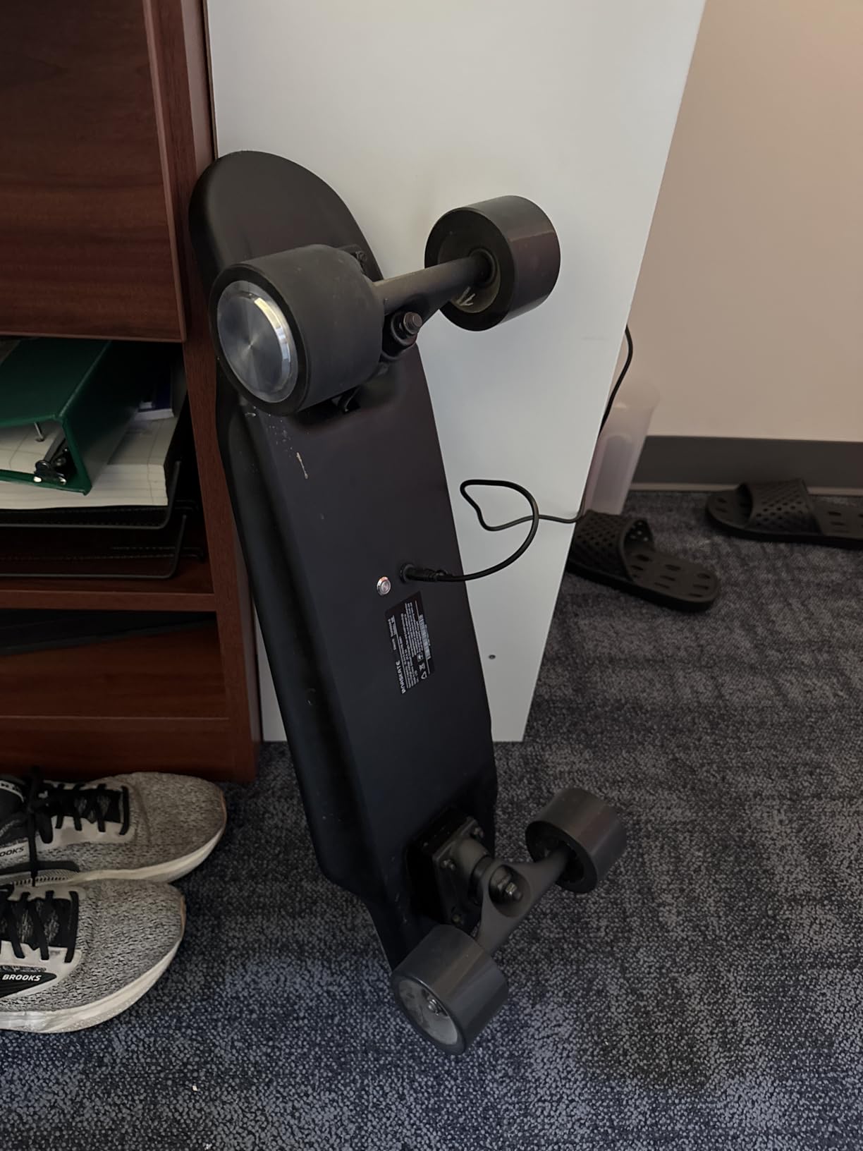 M8 Electric Skateboard with Remote, 15/22Mph Top Speed,9/15/Miles Range,400/800W Hub-Motor, Skateboard for Adults ＆Teens - Customer Photo 2