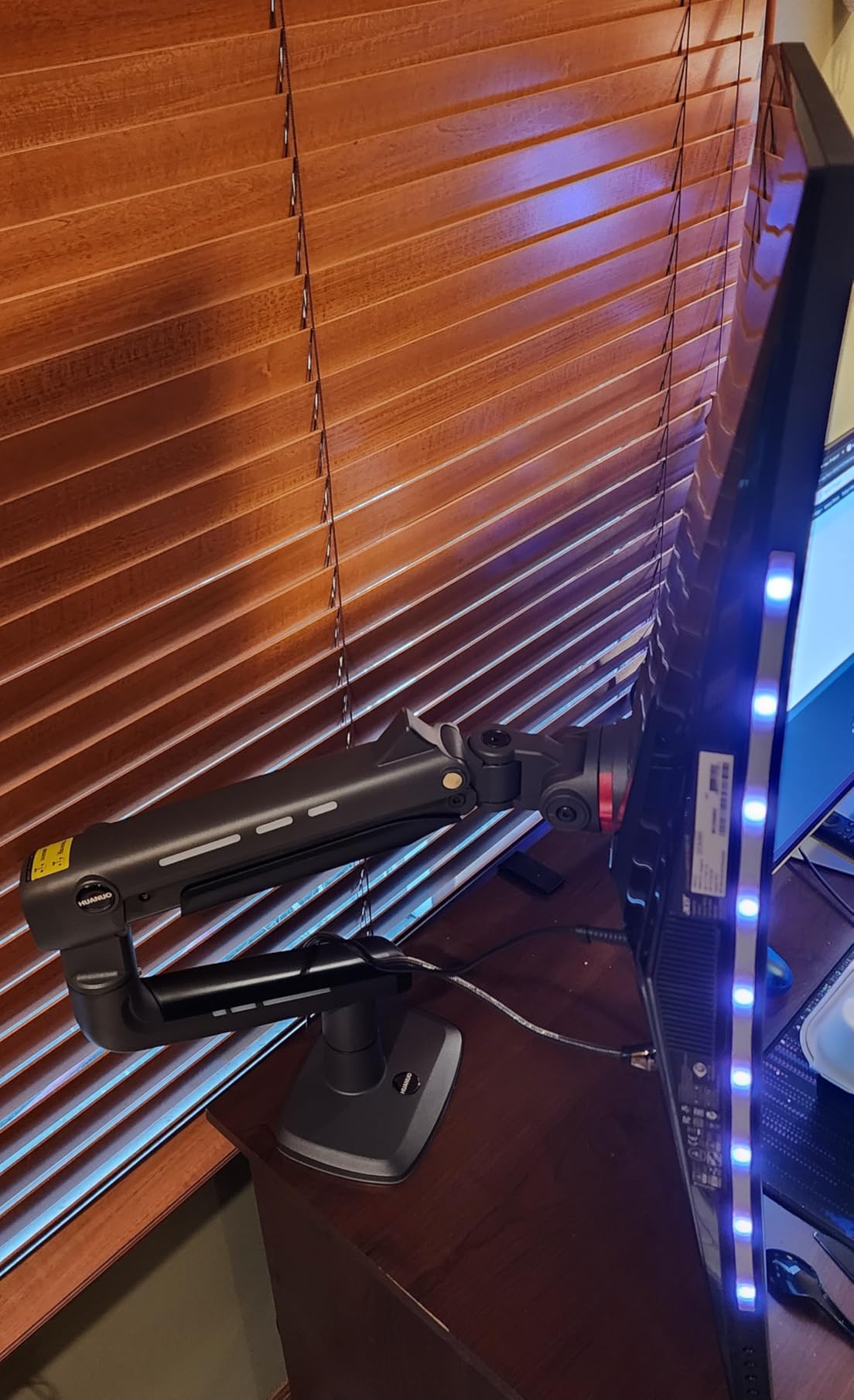 HUANUO TitanLift™ Heavy Duty Monitor Arm for Ultrawide Screens up to 49 HUANUO TitanLift™ Heavy Duty Monitor Arm for Ultrawide Screens up to 49