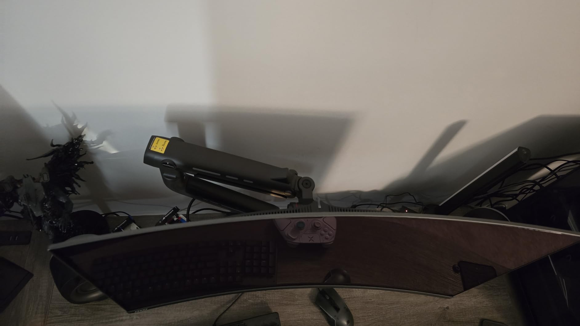 HUANUO TitanLift™ Heavy Duty Monitor Arm for Ultrawide Screens up to 49 HUANUO TitanLift™ Heavy Duty Monitor Arm for Ultrawide Screens up to 49