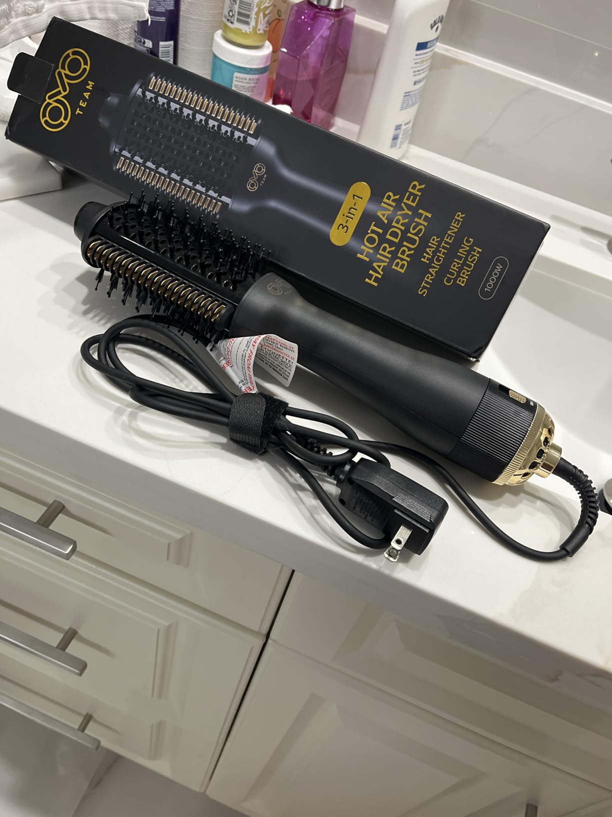 Blowout Brush Hair Dryer, 4-in-1 Blow Drying Brush, Authomatic Dual Voltage, Ionic Hair Straightener w/No Heat Damage, Light 1.3 lb Blowout Tool, Blow Dryer Curling Wand, Hot Air Styler for All Types Customer Review Blowout Brush Hair Dryer, 4-in-1 Blow Drying Brush, Authomatic Dual Voltage, Ionic Hair Straightener w/No Heat Damage, Light 1.3 lb Blowout Tool, Blow Dryer Curling Wand, Hot Air Styler for All Types - Customer Photo 1
