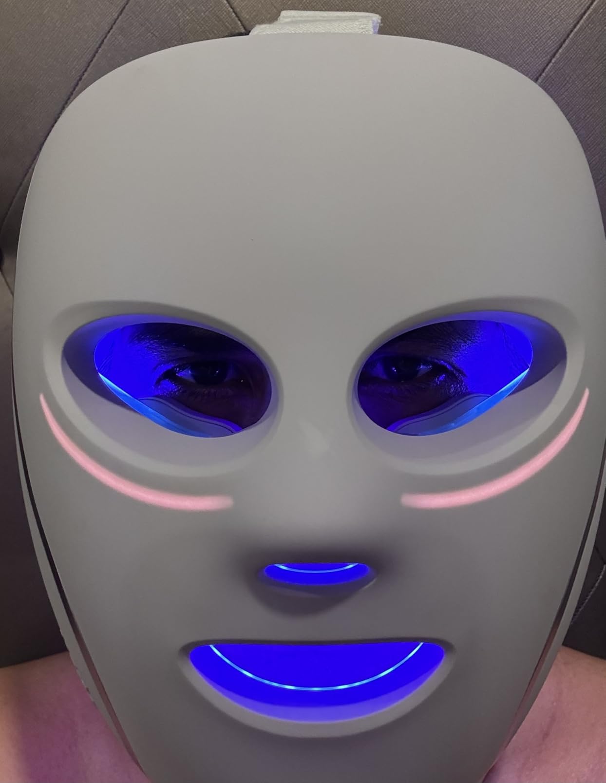 Shark CryoGlow LED Face Mask with Under-Eye Cooling, Anti-Ageing & Blemish Repair, Red & Blue LED, Infrared Light Therapy, USB-C, Remote Control, Storage Bag, Blue Frost, FW312 - Customer Photo 2