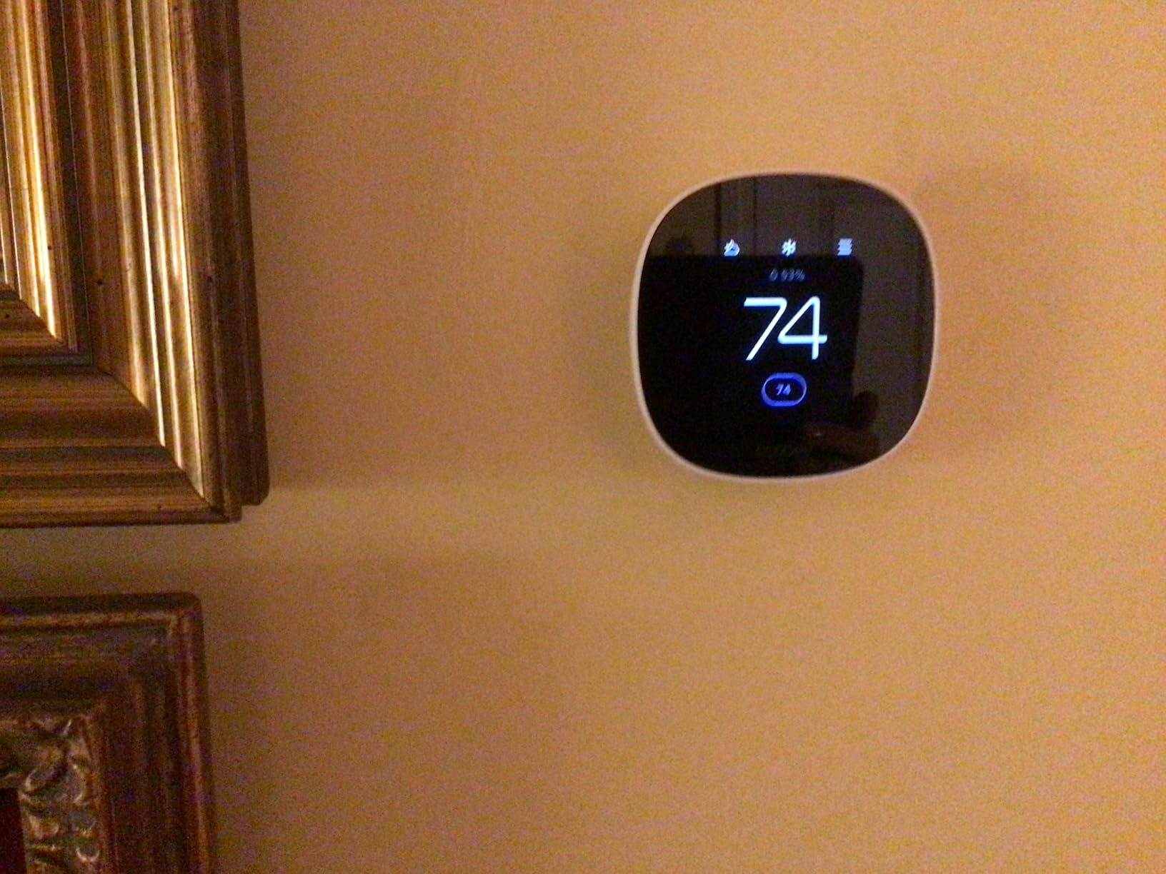 ecobee Smart Thermostat Essential - Energy Star Certified programmable Wi-Fi Thermostat - Works with Siri, Alexa, and Google Assistant Customer Review ecobee Smart Thermostat Essential - Energy Star Certified programmable Wi-Fi Thermostat - Works with Siri, Alexa, and Google Assistant - Customer Photo 2