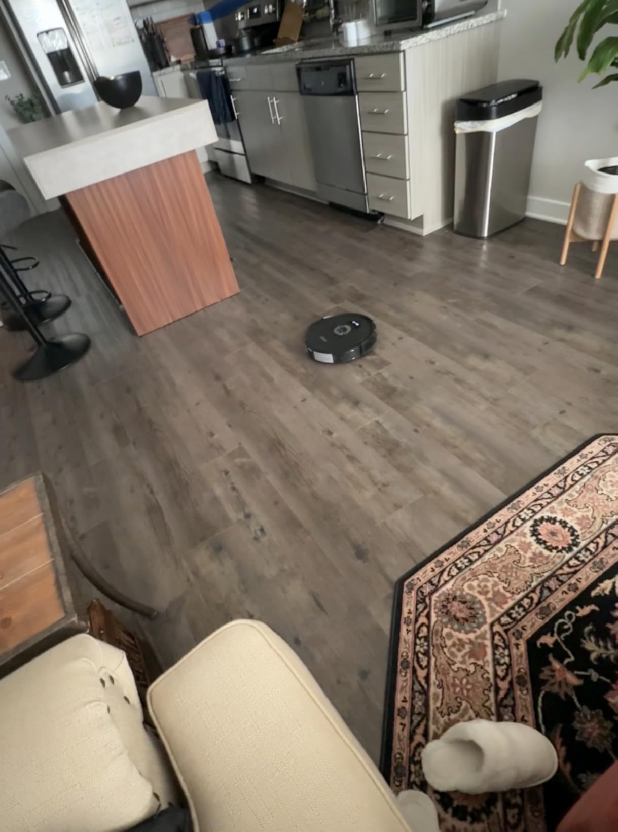 Tikom Robot Vacuum and Mop Combo, 5000Pa Robotic Vacuum Cleaner, 150 Min Max, App & Remote Control, Ideal for Hard Floor, Carpet, Pet Hair, Self-Charge(G8000 Max) - Customer Photo 3