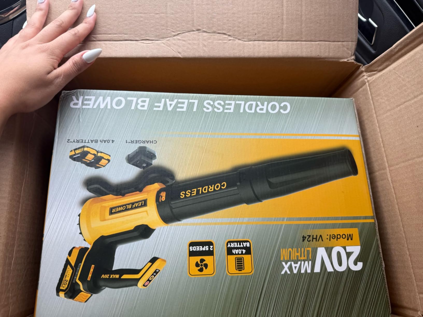 Leaf Blower Cordless with 2× 4.0Ah Batteries and Charger, 560CFM & 180MPH Lightweight Leaf Blower, 2 Speed Electronic Control, 20V Electric Blower for Driveway, Lawn & Yard Care Customer Review Leaf Blower Cordless with 2× 4.0Ah Batteries and Charger, 560CFM & 180MPH Lightweight Leaf Blower, 2 Speed Electronic Control, 20V Electric Blower for Driveway, Lawn & Yard Care - Customer Photo 2