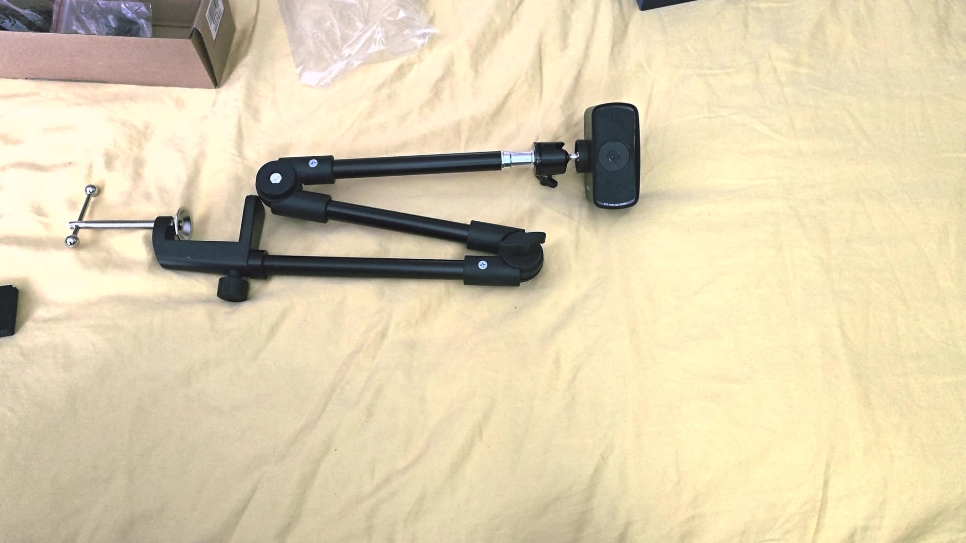 Elgato Facecam 4K - 4K60 Studio Webcam, DSLR-Like Control, Cinematic Effects, 49mm Lens Filters, HDR, Uncompressed Video, Optimized Focus Area | USB-C for PC & Mac - Customer Photo 1