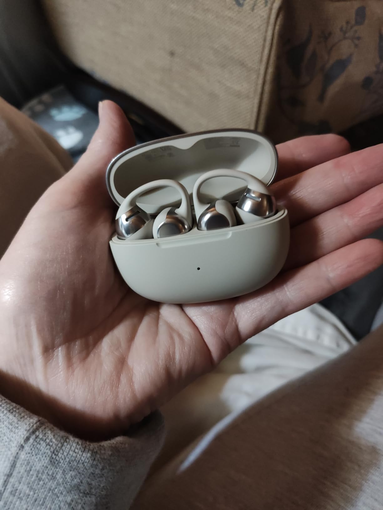 SHOKZ OpenDots ONE-Open-Ear Headphones, Clip-On Earbuds-Wireless Bluetooth Earbuds with Microphone-Secure, Lightweight, Comfort-Premium Dolby Audio-Water Resistant-Fast Charging-Up to 40 hrs Playtime - Customer Photo 2