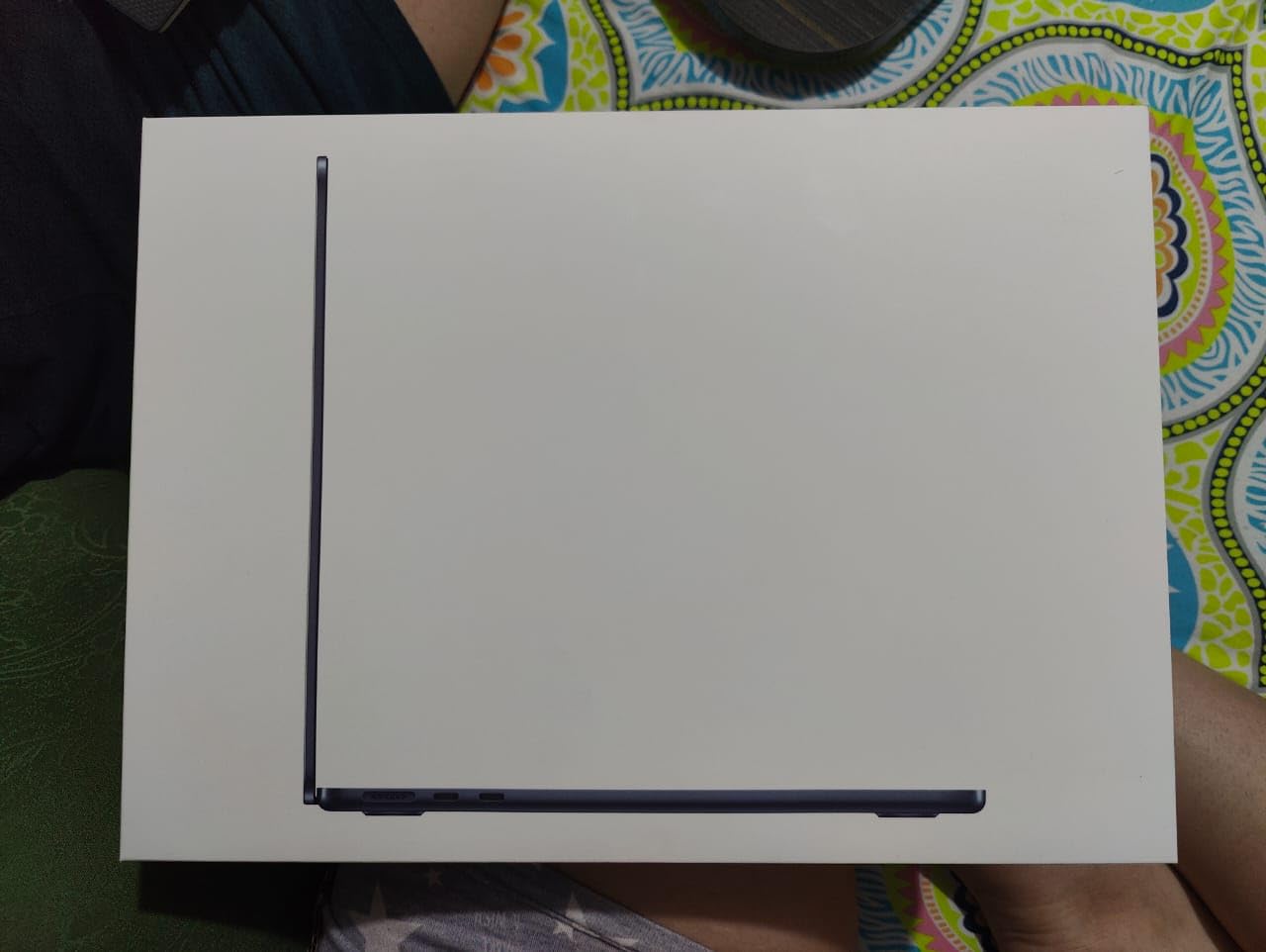 Apple 2025 MacBook Air 13-inch Laptop with M4 chip: Built for Apple Intelligence, 13.6-inch Liquid Retina Display, 16GB Unified Memory, 256GB SSD Storage, 12MP Center Stage Camera, Touch ID; Midnight - Customer Photo 3