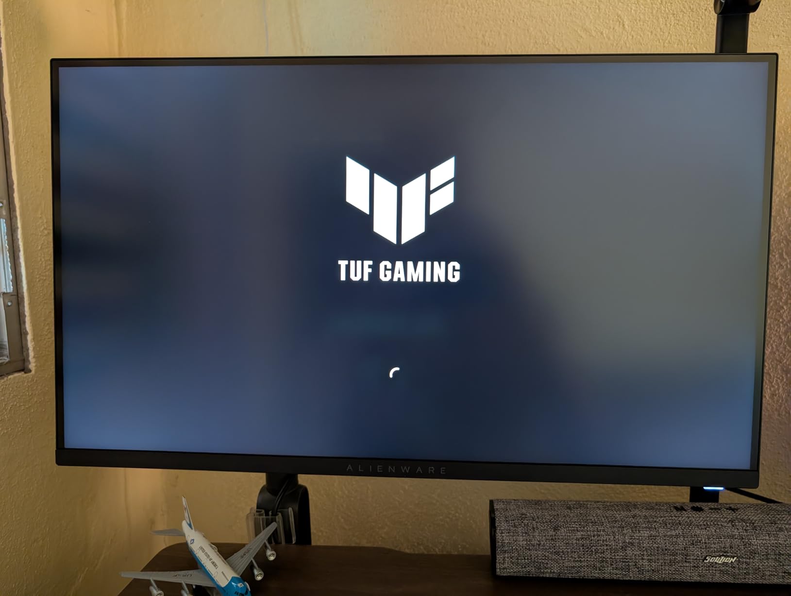 Alienware 34 Curved Gaming Monitor – AW3425DWM - 34-inch WQHD 180Hz 1ms Display, 1500R, AMD FreeSync Premium, VESA AdaptiveSync. - Customer Photo 2