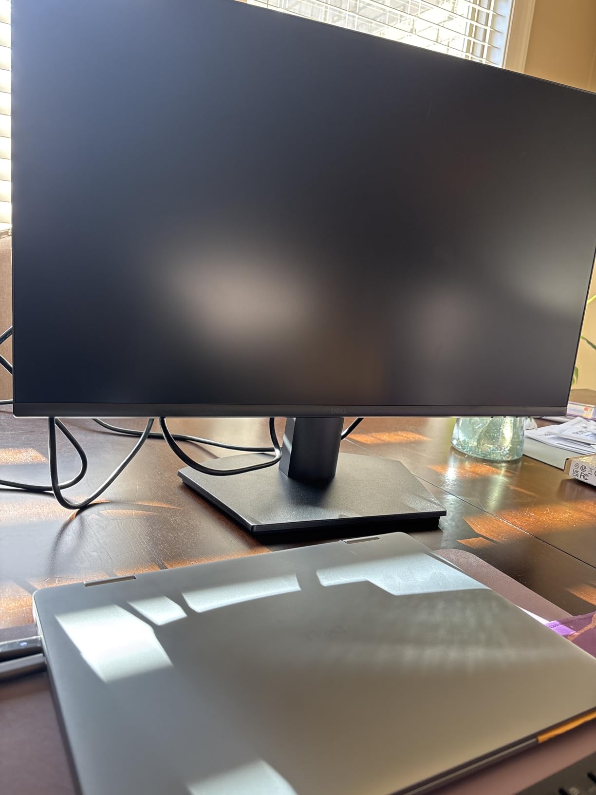 Dell 24 Monitor - SE2425HM - 23.8-inch Full HD (1920x1080) 16:9 100Hz Display, IPS Panel, 16.70 Million Colors, Anti-Glare, 1 HDMI / 1 VGA Port, TÜV Rheinland 3-Star*, Comfortview Plus - Black - Customer Photo 2