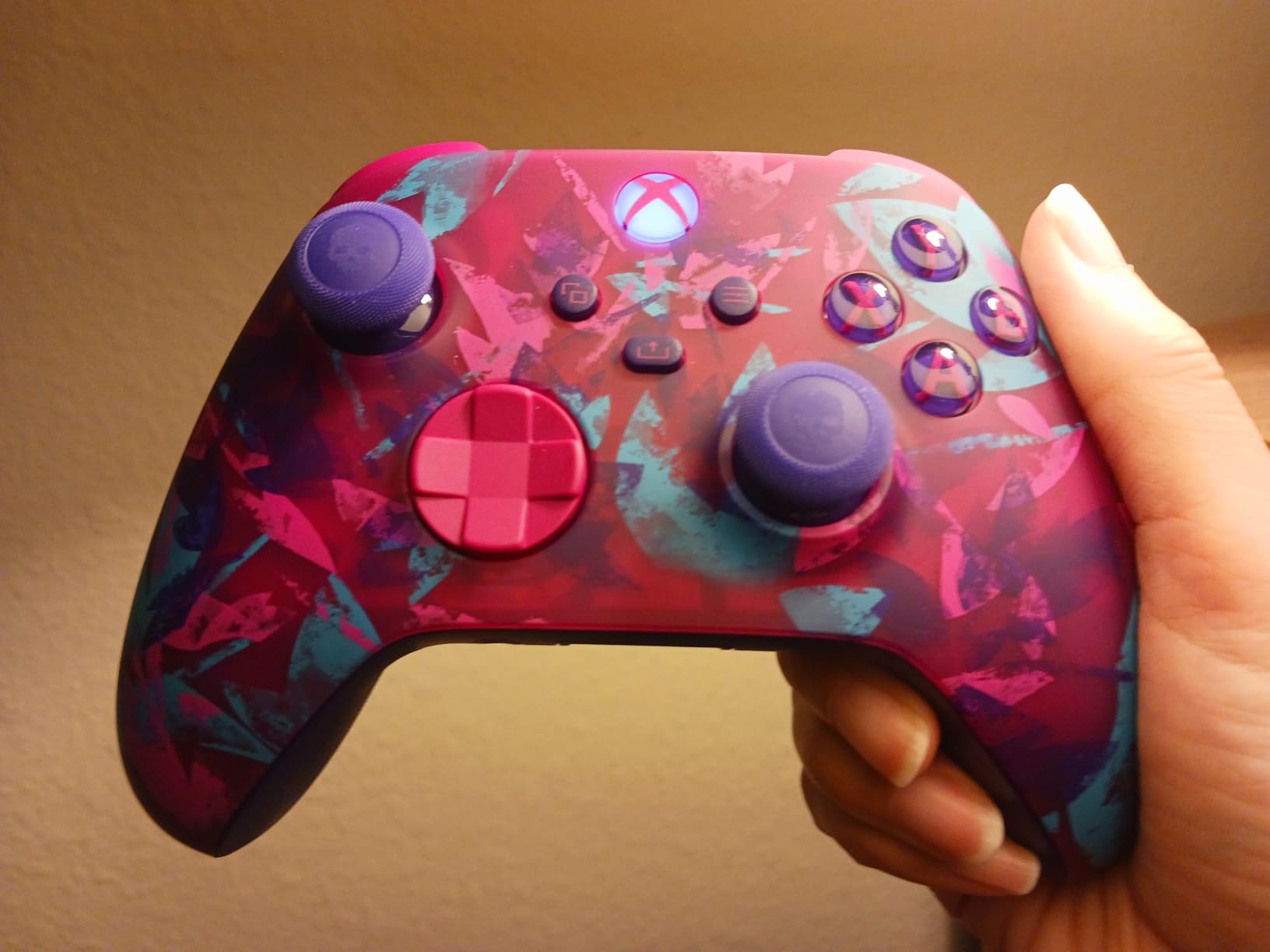 Xbox Wireless Gaming Controller (2025) – Carbon Black – Play on Xbox, Windows, Android, iOS, FireTV Sticks, Smart TVs, VR Headsets Customer Review Xbox Wireless Gaming Controller (2025) – Carbon Black – Play on Xbox, Windows, Android, iOS, FireTV Sticks, Smart TVs, VR Headsets - Customer Photo 2