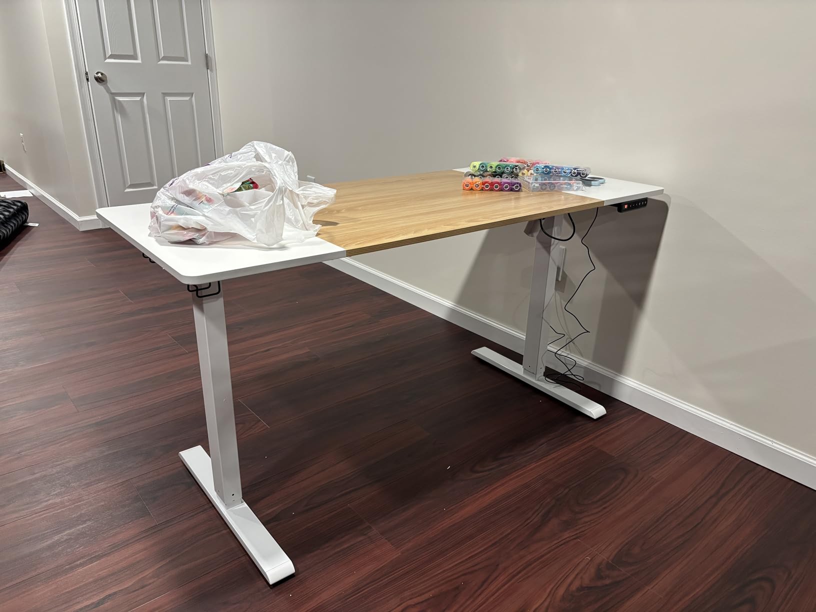 SIAGO Electric Standing Desk Adjustable - 48 x 24 Inch Sit Stand up Desk with Cable Management - 3 Memory Preset Adjustable Height Table - Customer Photo 2