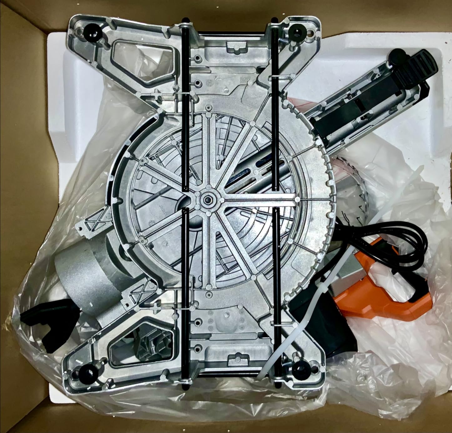 VEVOR Sliding Compound Miter Saw, 12-Inch Blade, 15 Amp Motor, 60-Tooth, Corded Double Bevel Sliding Miter Saw, LED Precision Alignment, Angle Adjustable, for Wood, Composite Decking, Laminates - Customer Photo 2