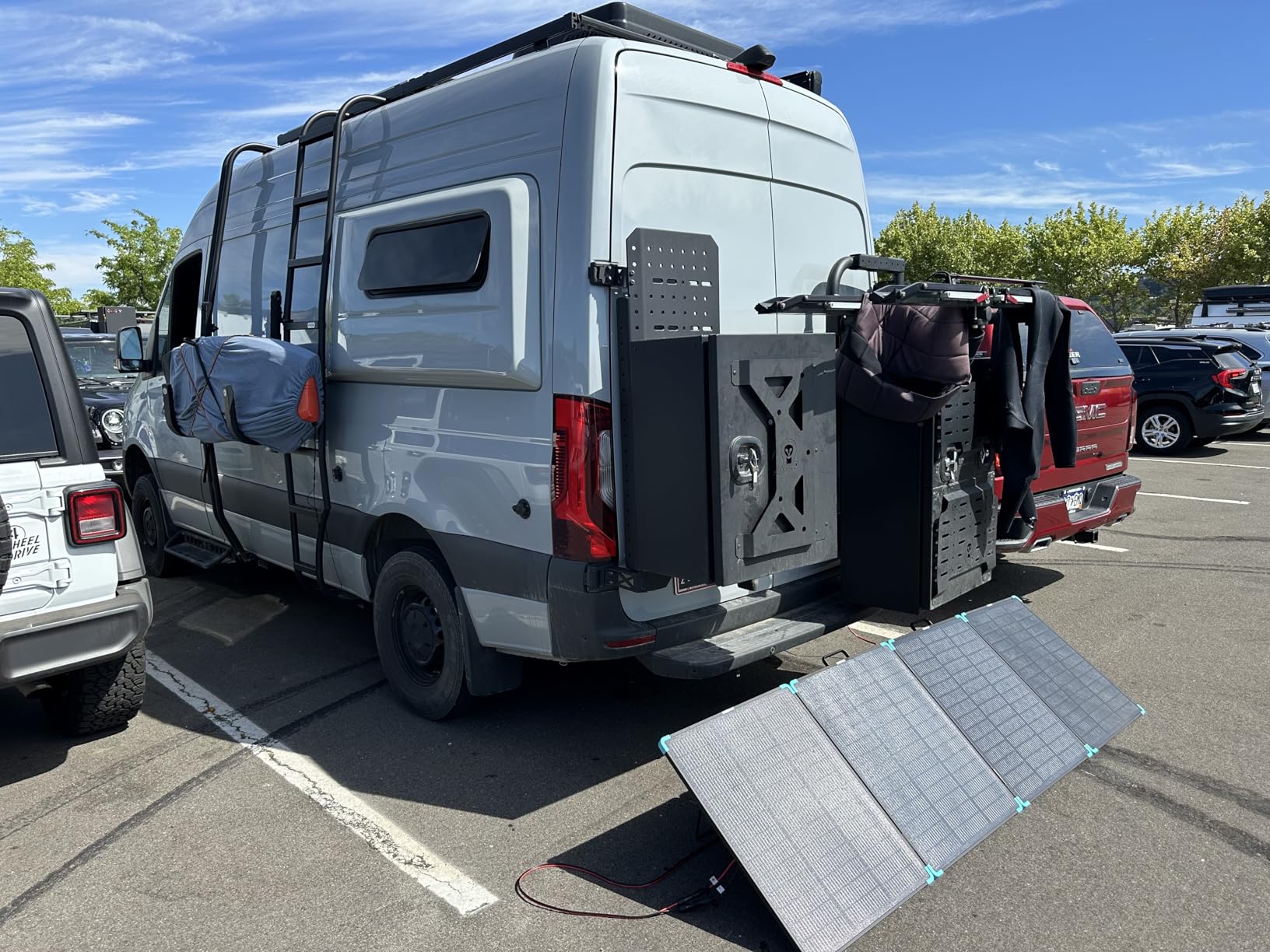 Renogy 300W Portable Solar Panel Suitcase, 25% High Efficiency N-Type Foldable Solar Charger for Power Station, Durable for Decades, 17% Lighter with Kickstands, for RV Camping Off-Grid Blackouts - Customer Photo 1