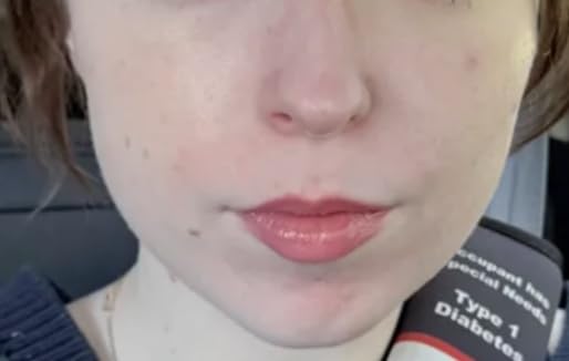 Charlotte Tilbury Lip Cheat Lip Liner Pencil - Gives Lips a Fuller-Looking, Defined Pout - Enriched with Jojoba Oil & Hyaluronic Acid - Waterproof, Smudge-Proof & Transfer-Proof - Customer Photo 1