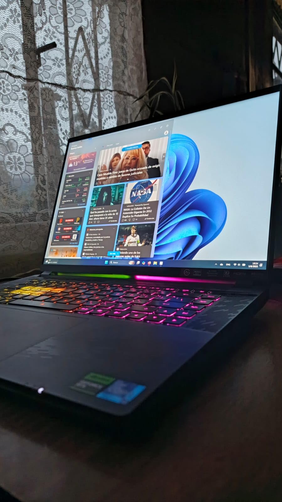 GIGABYTE - AORUS Elite 16 Gaming Laptop - 165Hz 2560x1600 WQXGA - NVIDIA GeForce RTX 5070 - Intel Core Ultra 9 275HX - 1TB SSD with 32GB DDR5 RAM - Windows 11 Home AD (AORUS Elite 16 BWHC3USC64SH) - Customer Photo 2