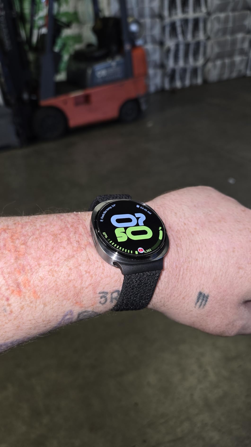 Samsung Galaxy Watch 8 (2025) 40mm Bluetooth Smartwatch, Cushion Design, Fitness Tracker, Sleep Coaching, Running Coach, Energy Score, Heart Rate Tracking, Graphite [US Version, 2 Yr Warranty] - Customer Photo 2