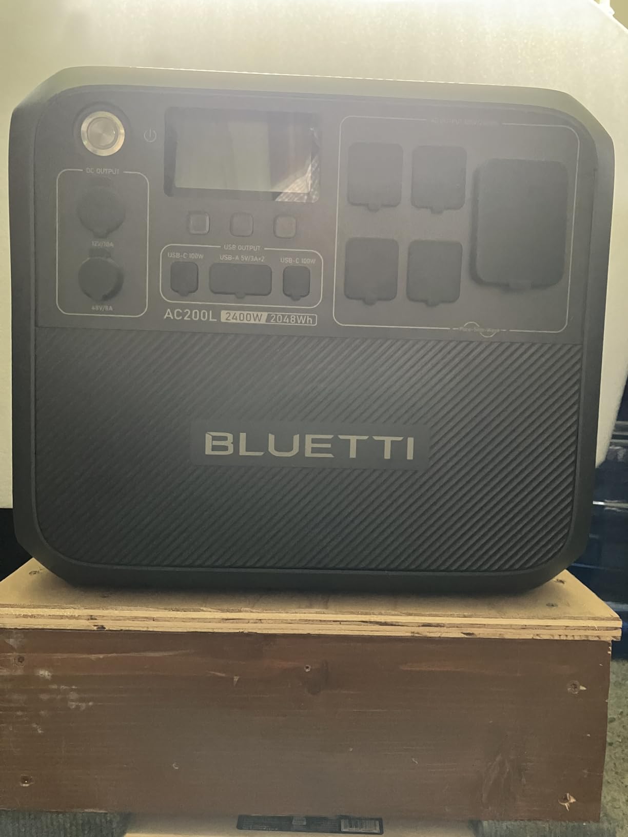 BLUETTI AC200L Solar Generator Kit, 200W Solar Panel (Ships Separately) Included, 2048Wh LiFePO4 Battery Backup w/ 4 2400W AC Outlets, 3600W Power Lifting, Portable Power Station for Camping, Home Use - Customer Photo 2