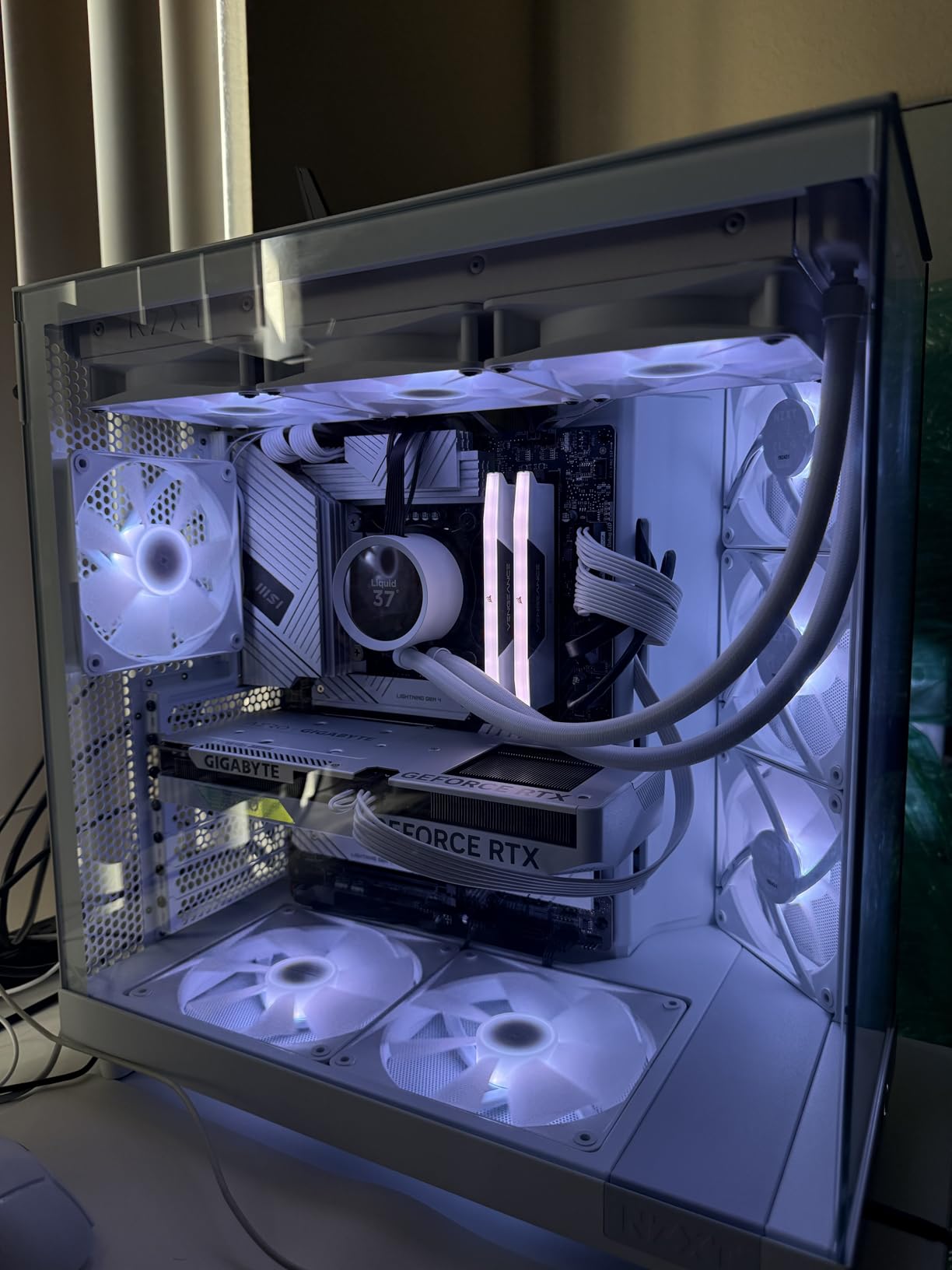 GIGABYTE GeForce RTX 5060 AERO OC 8G Graphics Card, 8GB 128-bit GDDR7, PCIe 5.0, WINDFORCE Cooling System, GV-N5060AERO OC-8GD Video Card - Customer Photo 2