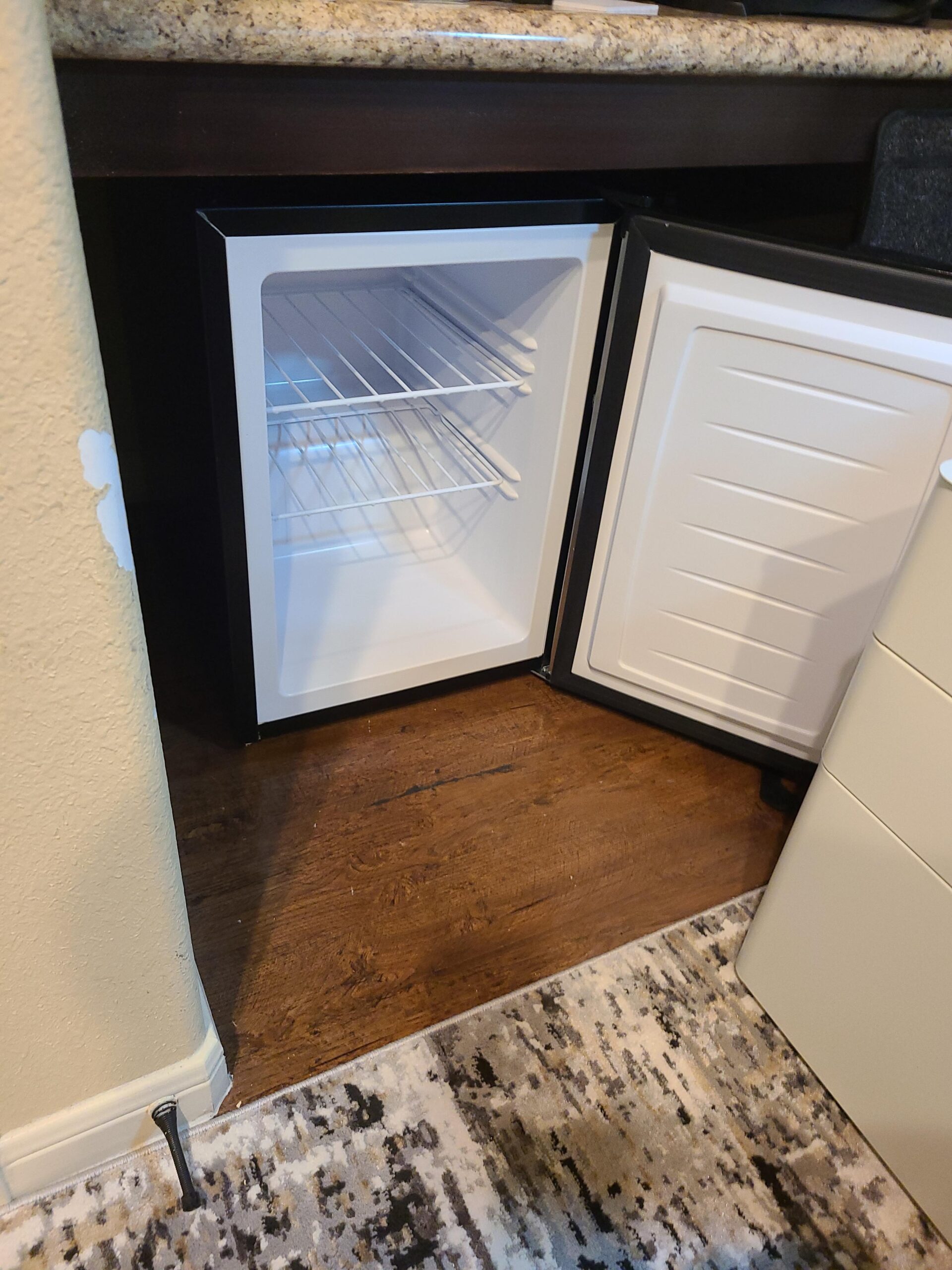 EUHOMY 3.5 Cu.Ft Chest Freezer with Wheels, Small Deep Freezer Adjustable 7 Thermostat, Quiet Mini Freezer Free-Standing Top Door, Energy Saving for Apartment/Garage/Basement/Dorm/Home, New Black - Customer Photo 2