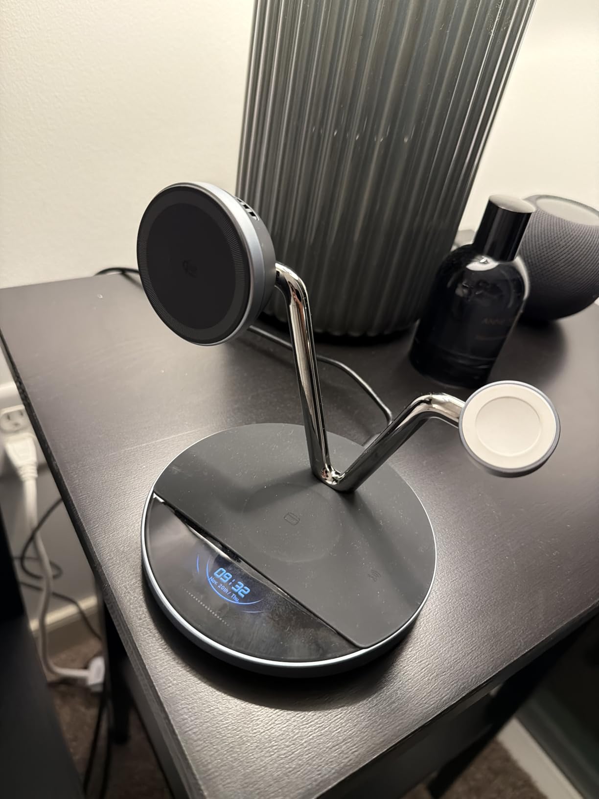 Anker Prime MagSafe Charger Compatible, 3-in-1 Charging Station, Qi2 25W Certified Wireless Charger Dock Stand, Smart Display with TEC Active Cooling, for iPhone 17, Apple Watch, AirPods, and More - Customer Photo 4