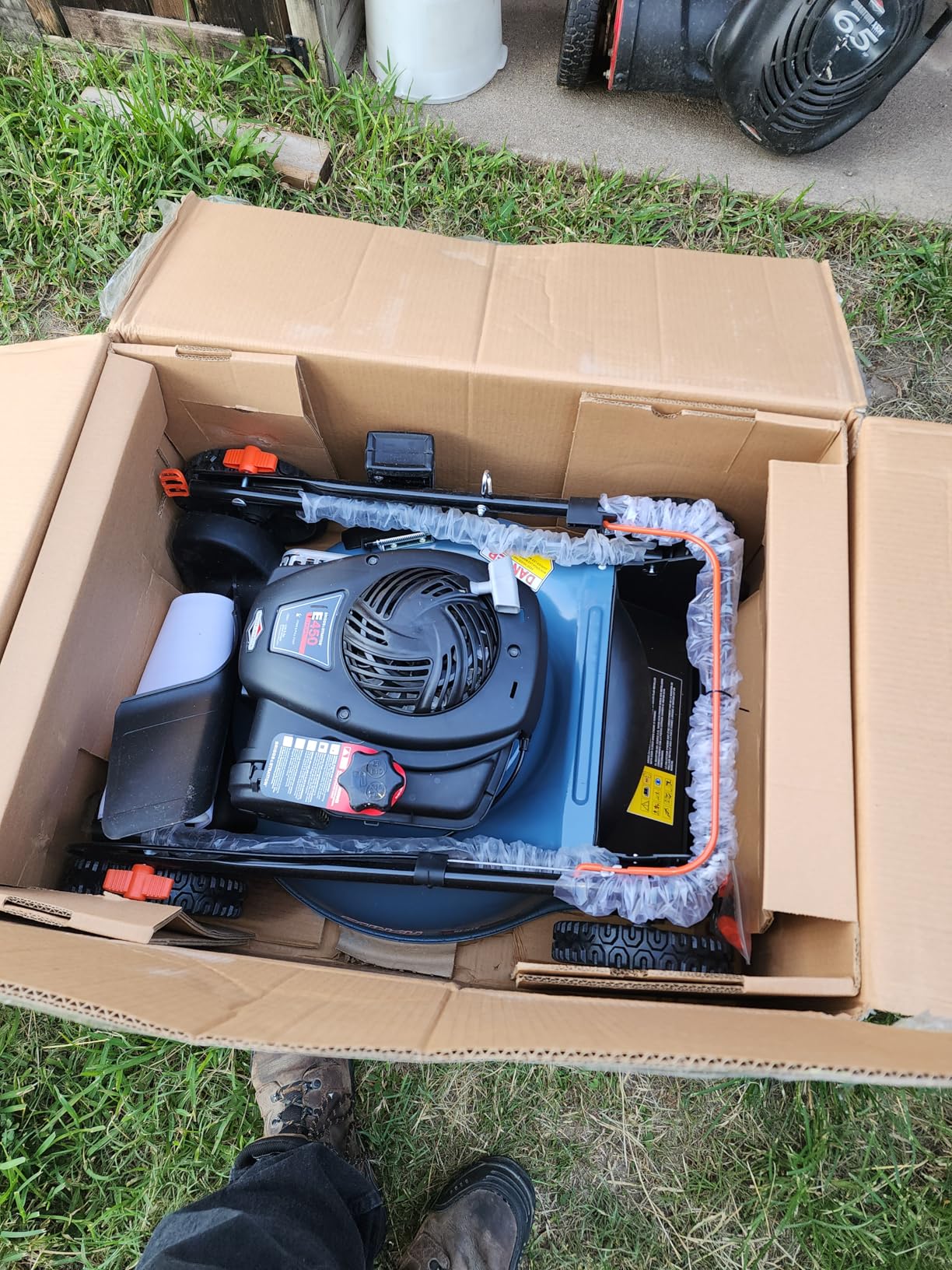 SENIX LSSG-M9 21-inch Gas Self-Propelled Lawn Mower - 140 cc 4-Cycle Briggs & Stratton Engine, Bagging, Mulching, and Side Discharge, 6-Position Lever Height Adjustment Customer Review SENIX LSSG-M9 21-inch Gas Self-Propelled Lawn Mower - 140 cc 4-Cycle Briggs & Stratton Engine, Bagging, Mulching, and Side Discharge, 6-Position Lever Height Adjustment - Customer Photo 2