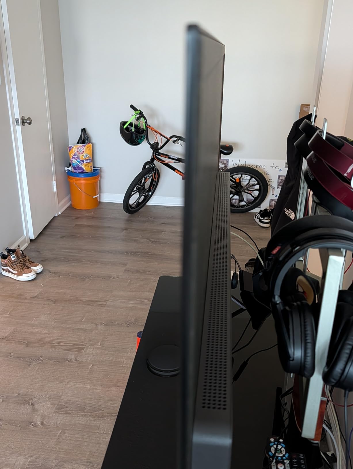 LG 65-Inch Class OLED AI 4K B5 Series Smart TV w/Dolby Atmos, Dolby Vision, HDR10, AI Super Upscaling 4K, Filmmaker Mode, Wow Orchestra, Alexa Built-in (OLED65B5PUA.AUSZ, 2025) Customer Review LG 65-Inch Class OLED AI 4K B5 Series Smart TV w/Dolby Atmos, Dolby Vision, HDR10, AI Super Upscaling 4K, Filmmaker Mode, Wow Orchestra, Alexa Built-in (OLED65B5PUA.AUSZ, 2025) - Customer Photo 1