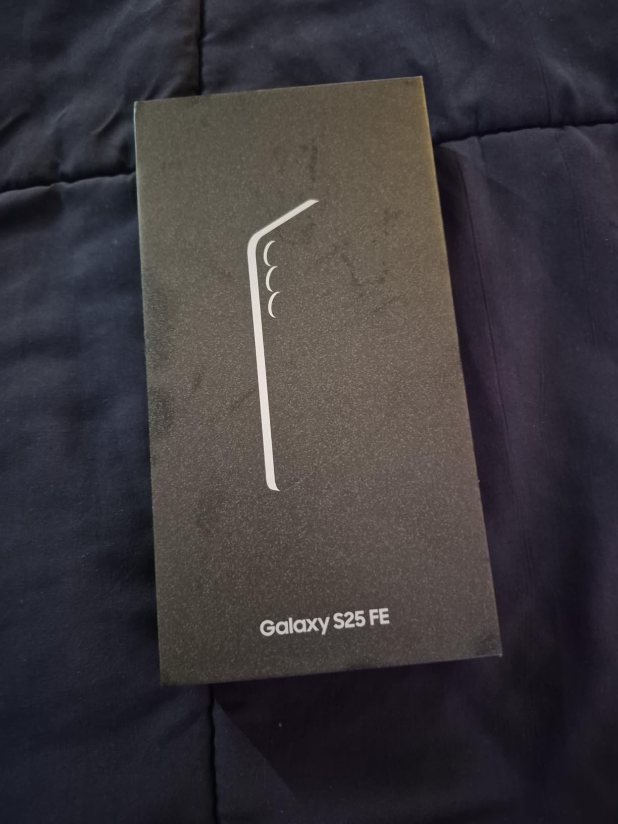 SAMSUNG Galaxy S25 FE Cell Phone (2025), 128GB AI Smartphone, Unlocked Android, Large Display, 4900mAh Battery, High Res-Camera, AI Photo Edits, Durable, US 1 Yr Warranty, White Customer Review SAMSUNG Galaxy S25 FE Cell Phone (2025), 128GB AI Smartphone, Unlocked Android, Large Display, 4900mAh Battery, High Res-Camera, AI Photo Edits, Durable, US 1 Yr Warranty, White - Customer Photo 1