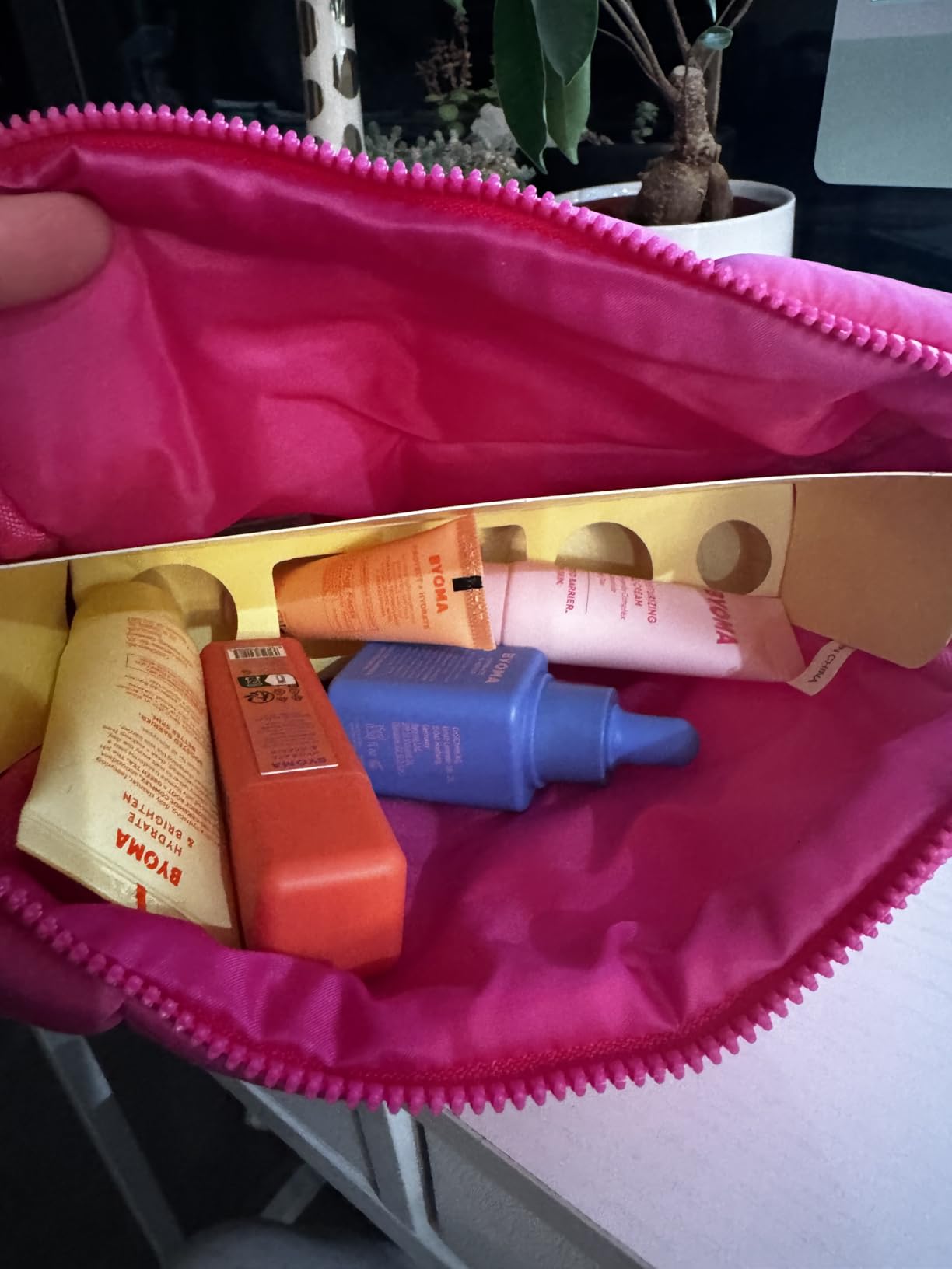 BYOMA Universal Skincare Heroes (5-Piece Kit) - Skincare Gift Set with Jelly Cleanser, Milky Toner, Hydrating Serum, Gel Cream & SPF 50 - Skin Barrier Repair Gift Set with Makeup Bag Customer Review BYOMA Universal Skincare Heroes (5-Piece Kit) - Skincare Gift Set with Jelly Cleanser, Milky Toner, Hydrating Serum, Gel Cream & SPF 50 - Skin Barrier Repair Gift Set with Makeup Bag - Customer Photo 2