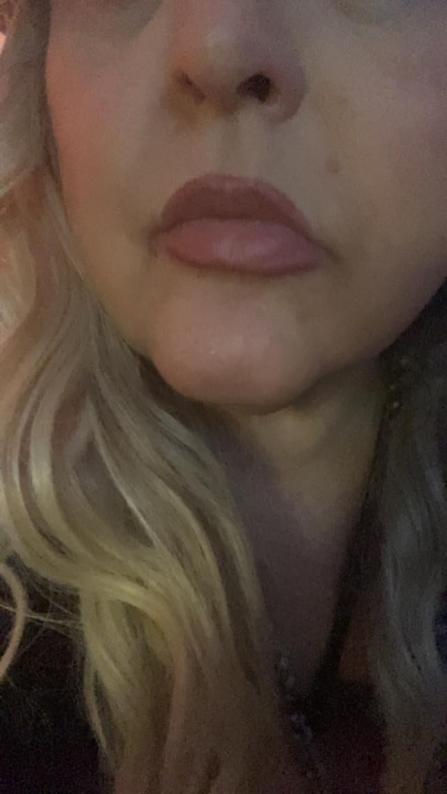 Charlotte Tilbury Pillow Talk Icons On the Go Kit - 4-Piece Makeup Set with Cream Eyeshadow, Mini Matte Lipstick, Lip Liner & Liquid Highlighter Blush in Iconic Nude-Pink Tones Customer Review Charlotte Tilbury Pillow Talk Icons On the Go Kit - 4-Piece Makeup Set with Cream Eyeshadow, Mini Matte Lipstick, Lip Liner & Liquid Highlighter Blush in Iconic Nude-Pink Tones - Customer Photo 3