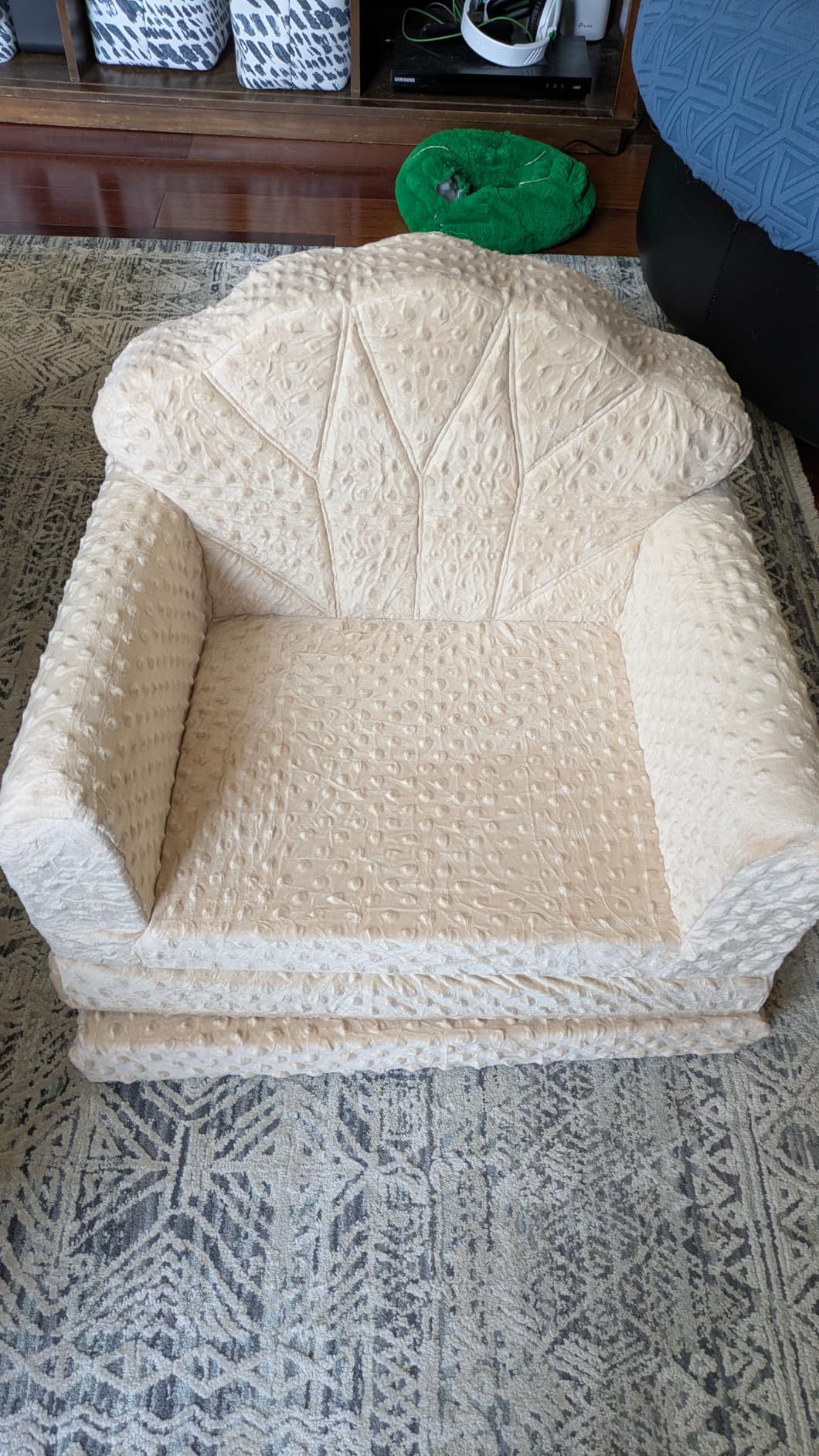 ATTABABY Kids Couch, 2-in-1 Soft Bubble Dot Minky Fold-Out Couch, Convertible Sofa to Lounger for 1-3 Years Old, Kid Furniture for Playroom, Blue Customer Review ATTABABY Kids Couch, 2-in-1 Soft Bubble Dot Minky Fold-Out Couch, Convertible Sofa to Lounger for 1-3 Years Old, Kid Furniture for Playroom, Blue - Customer Photo 4