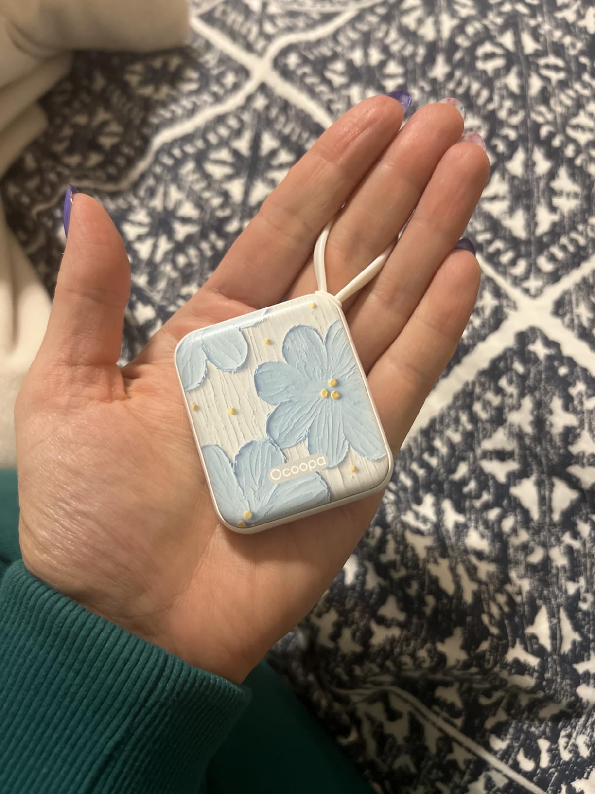 OCOOPA Hand Warmers Rechargeable, Smart Temp Control 7H*2 Long Safe Heat, Ultra Slim, Pocket-Size Design That Fits Gloves, Gifts for Women, Outdoor, Office, Commute (UT5 Nano) - Customer Photo 3