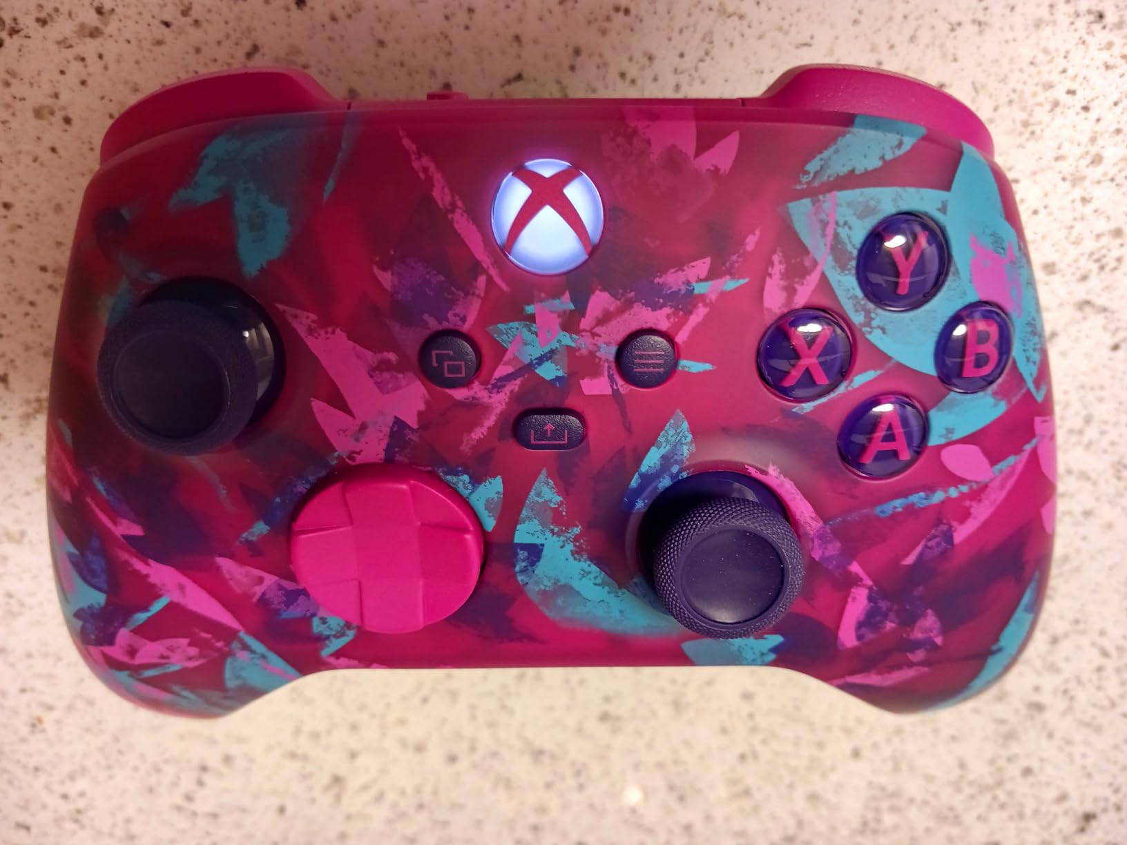 Microsoft Xbox Wireless Controller Storm Breaker Special Edition - Wireless & Bluetooth Connectivity - New Hybrid D-Pad - New Share Button - Featuring Textured Grip - Customer Photo 2