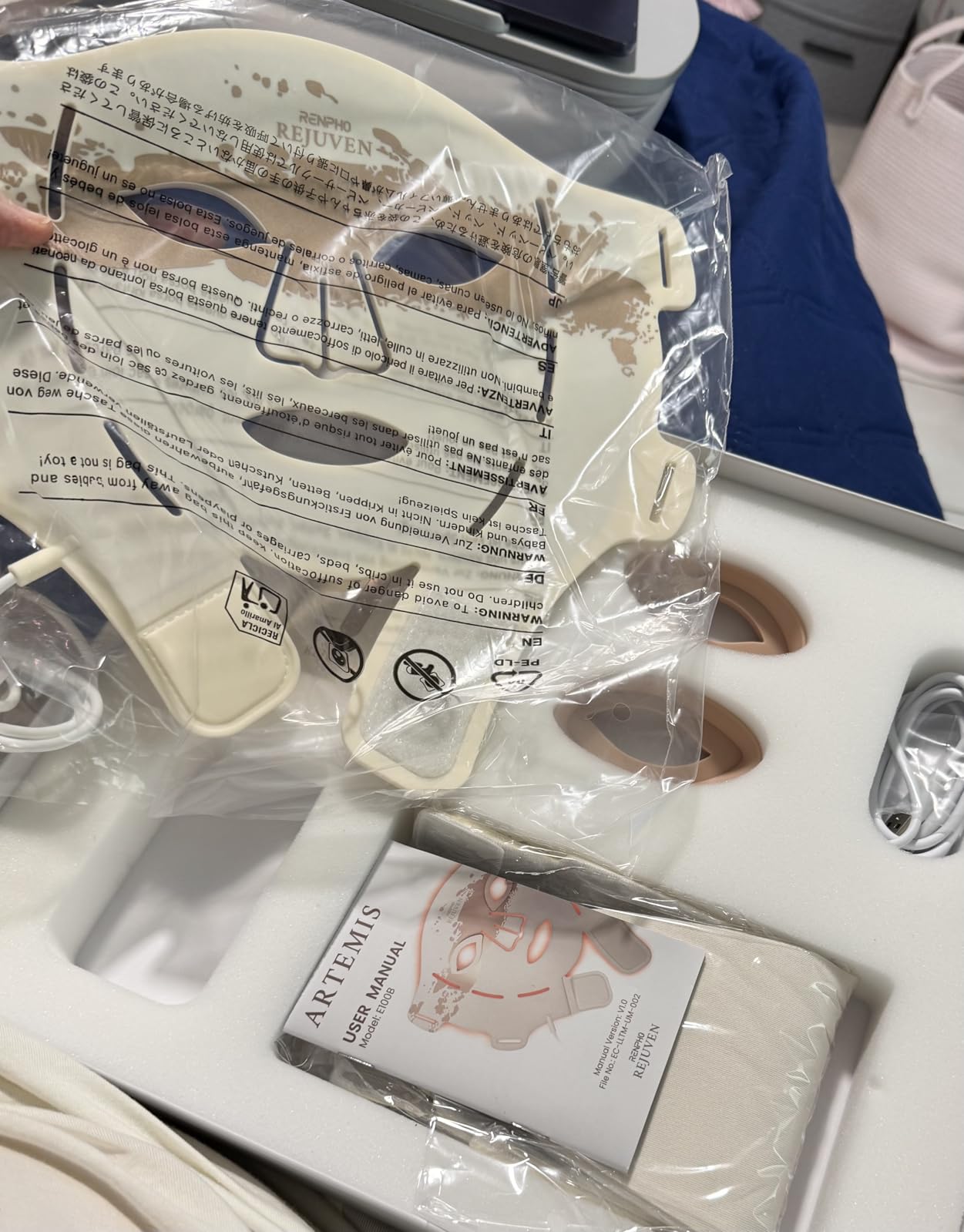 RENPHO Red Light Therapy Mask for Face 2026, Anniversary Christmas Gifts for Women Mom Wife, 324 LEDs Full Face Coverage & 3 Light Modes, Cordless LED Red Light Therapy Face Mask for Home Use & Travel - Customer Photo 2