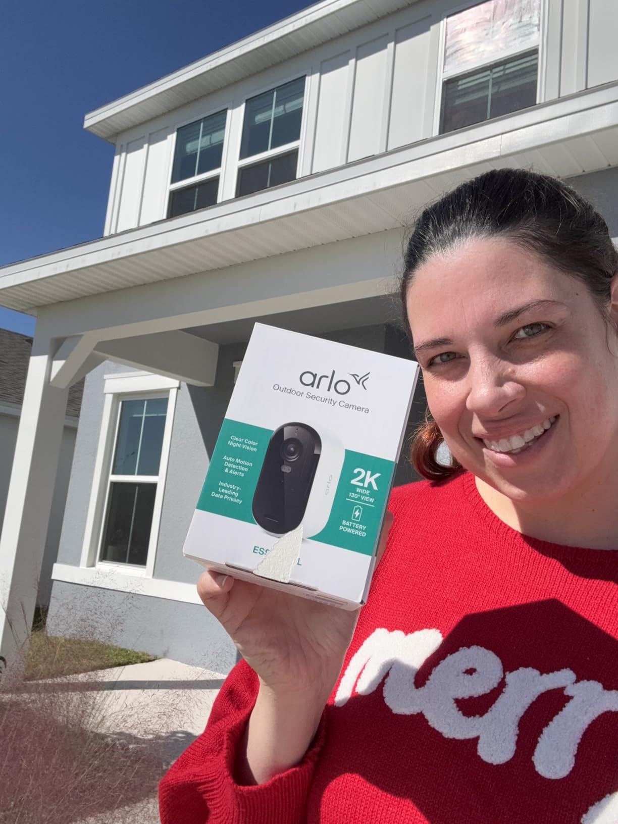 Arlo Essential Security Camera 2K (3rd Gen, 2025 Release) - Wireless Outdoor Camera, Battery Power, Person Recognition, Package Detection, Animated Preview, 1-Month Trial of Secure Plan, 3 Cam, White - Customer Photo 1