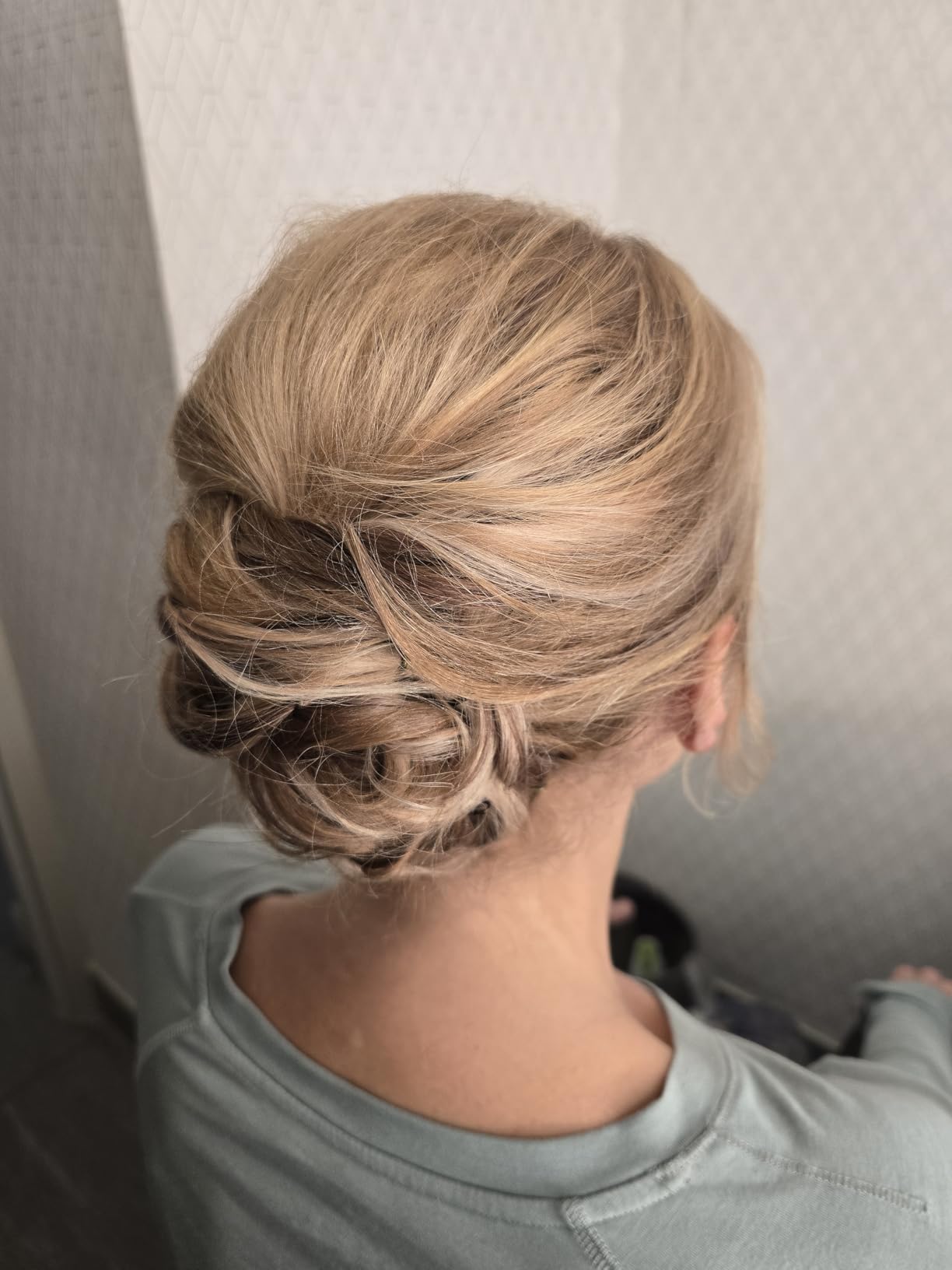 Bio Ionic Long Barrel Styler, Curling Iron with Moisture Heat Technology & NanoIonic MX, Versatile Curling Wand with Adjustable Heat Settings, Hair Curler with Extended Barrel, Velvet Rouge, 1 Inch (Classic Curls) - Customer Photo 1