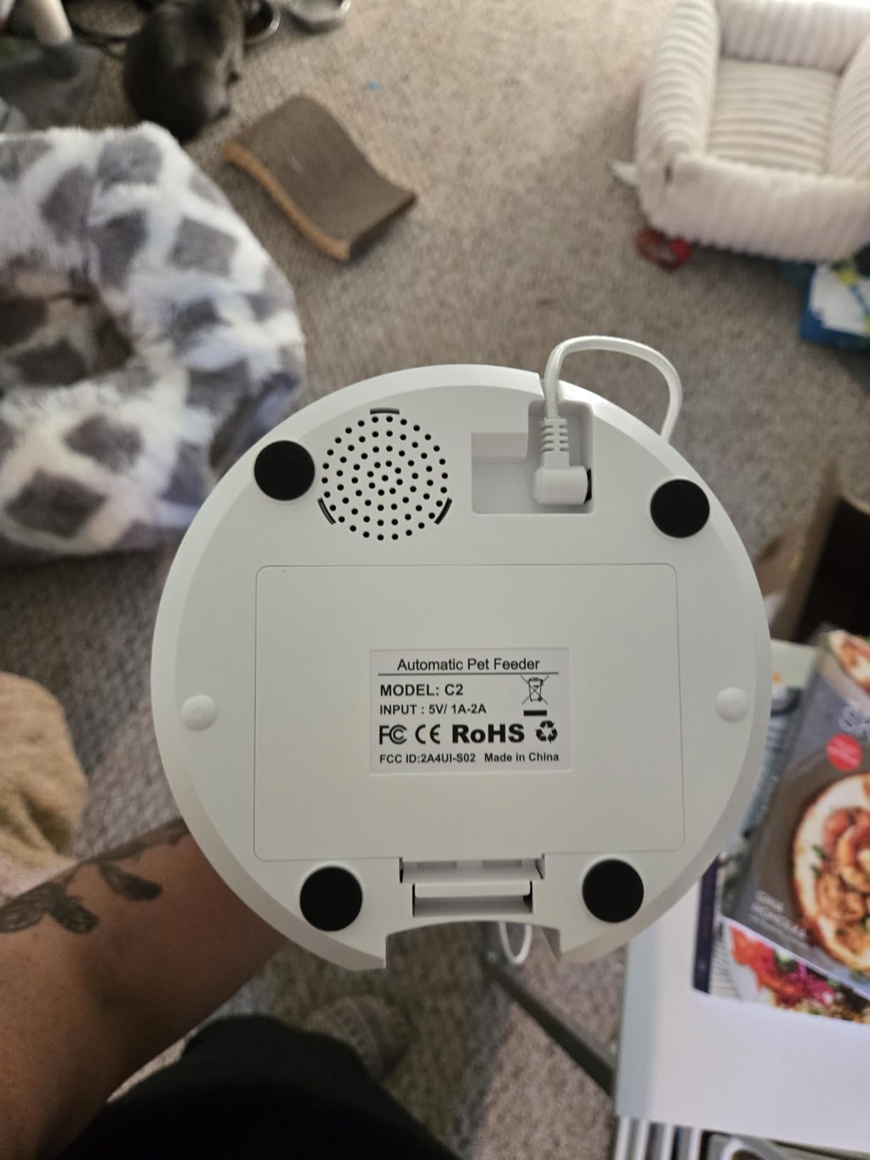 Yakry Automatic Cat Feeder with Camera - 5G WiFi Easy Setup App Control Cat Dry Food Dispenser with Stainless Steel Bowl, 17 Cups, HD 1080P Video with Night Vision for Small Pets Indoor - Customer Photo 3