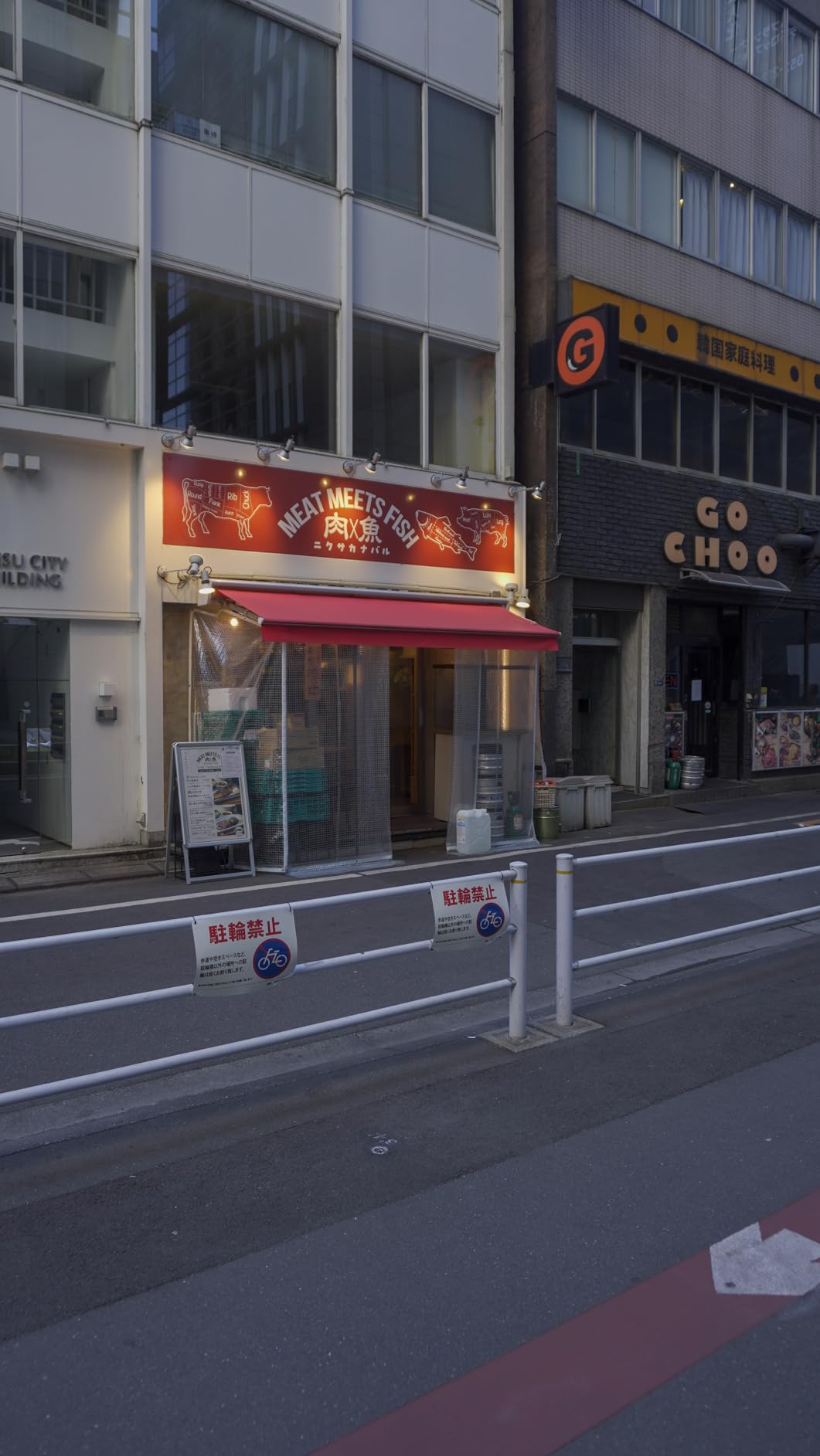 Sony Alpha ZV-E10 - APS-C Interchangeable Lens Mirrorless Vlog Camera Kit - Black, ZVE10KB - Customer Photo 2