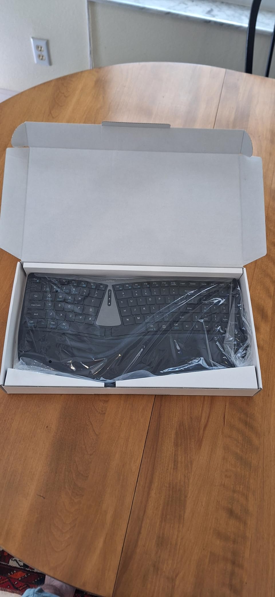 Nulea RT07B Wireless Ergonomic Keyboard - Split Keyboard, Wrist Rest, Natural Typing, Bluetooth and USB Connectivity, USB-C Rechargeable,Compatible with Windows Mac (Silver Black) Customer Review Nulea RT07B Wireless Ergonomic Keyboard - Split Keyboard, Wrist Rest, Natural Typing, Bluetooth and USB Connectivity, USB-C Rechargeable,Compatible with Windows Mac (Silver Black) - Customer Photo 1