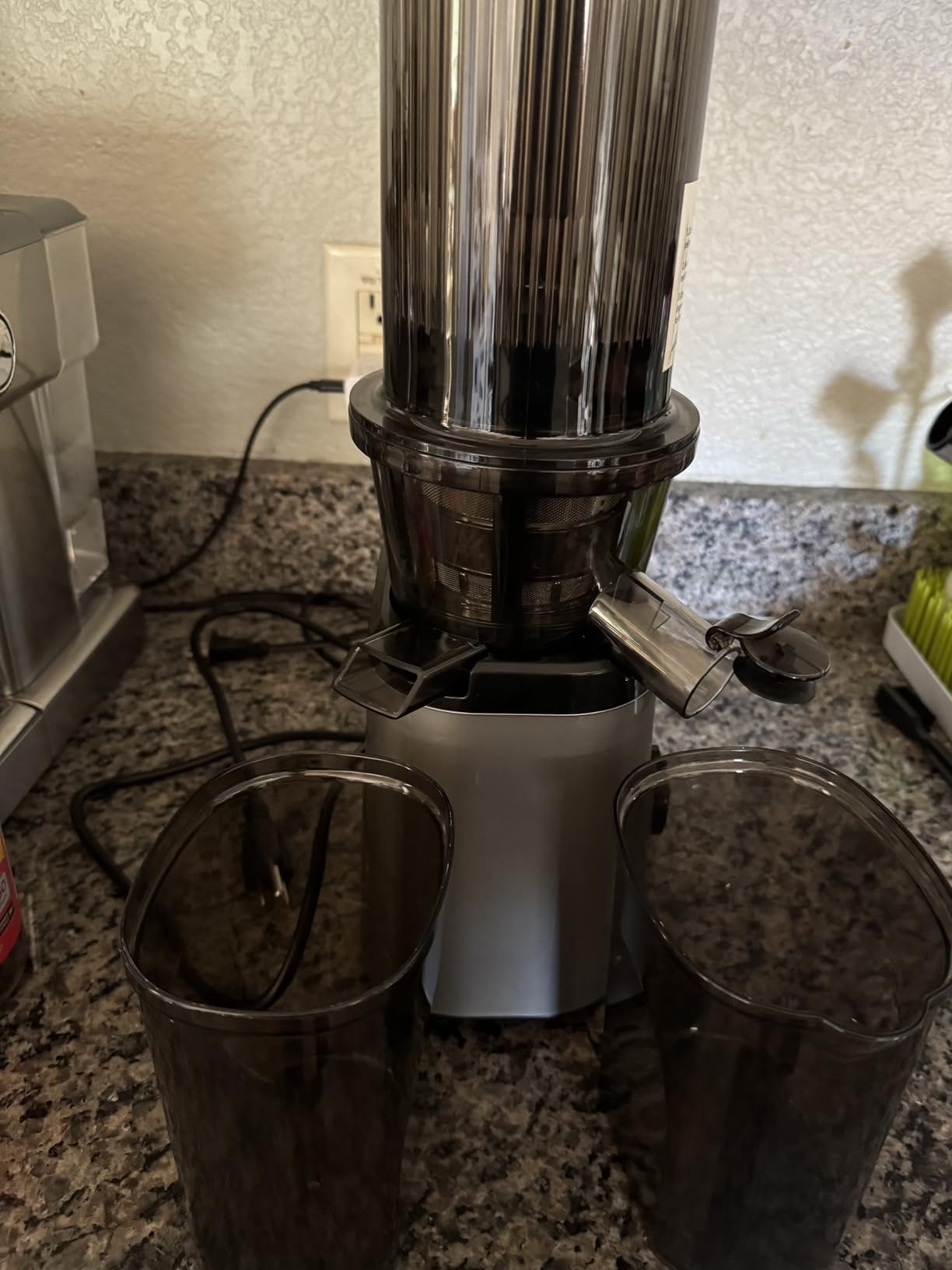Cold press juicer machines，HYSapientia Electric masticating slow juicer for vegetable and fruit,Powerful Motor,Self Precut System,Easy to Clean,High Juice Yield,Juice & Fruit Purée Gelato Strainers - Customer Photo 1
