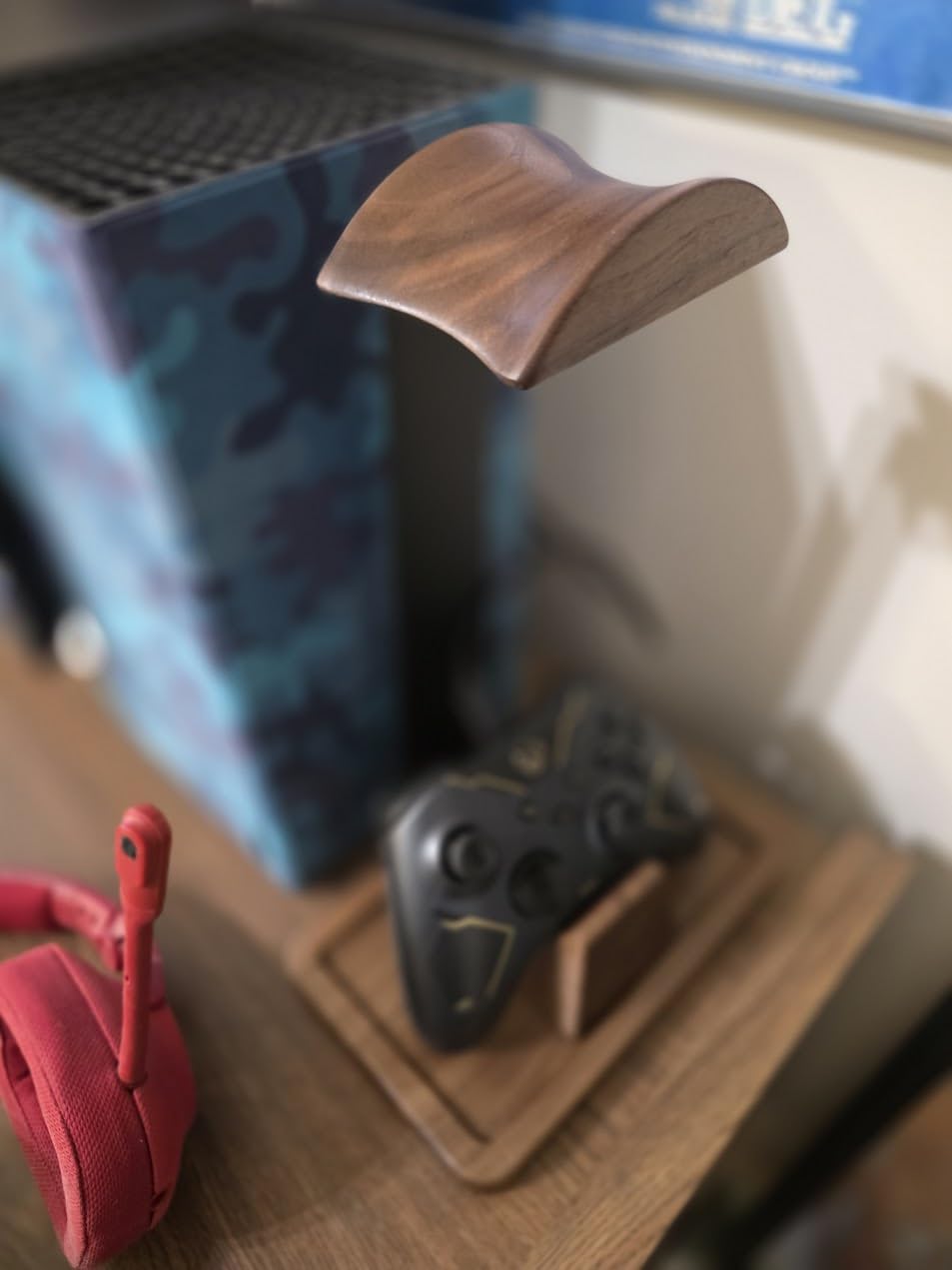 UPERGO Headset Stand with Gaming Controller Holder, Walnut Wood Headphone Stand with Storage Base, Gaming Equipment Accessories for Desk - Customer Photo 1