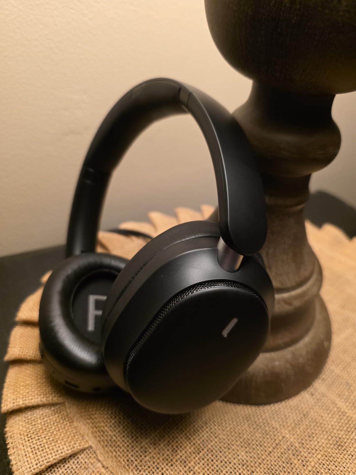 Hybrid Active Noise Cancelling Headphones, Over Ear Bluetooth 6.0 Wireless Headphones, 50H Playtime, Deep Bass, HiFi Stereo Sound, Lightweight Foldable for Travel, Home and Office(Black) Customer Review Hybrid Active Noise Cancelling Headphones, Over Ear Bluetooth 6.0 Wireless Headphones, 50H Playtime, Deep Bass, HiFi Stereo Sound, Lightweight Foldable for Travel, Home and Office(Black) - Customer Photo 2