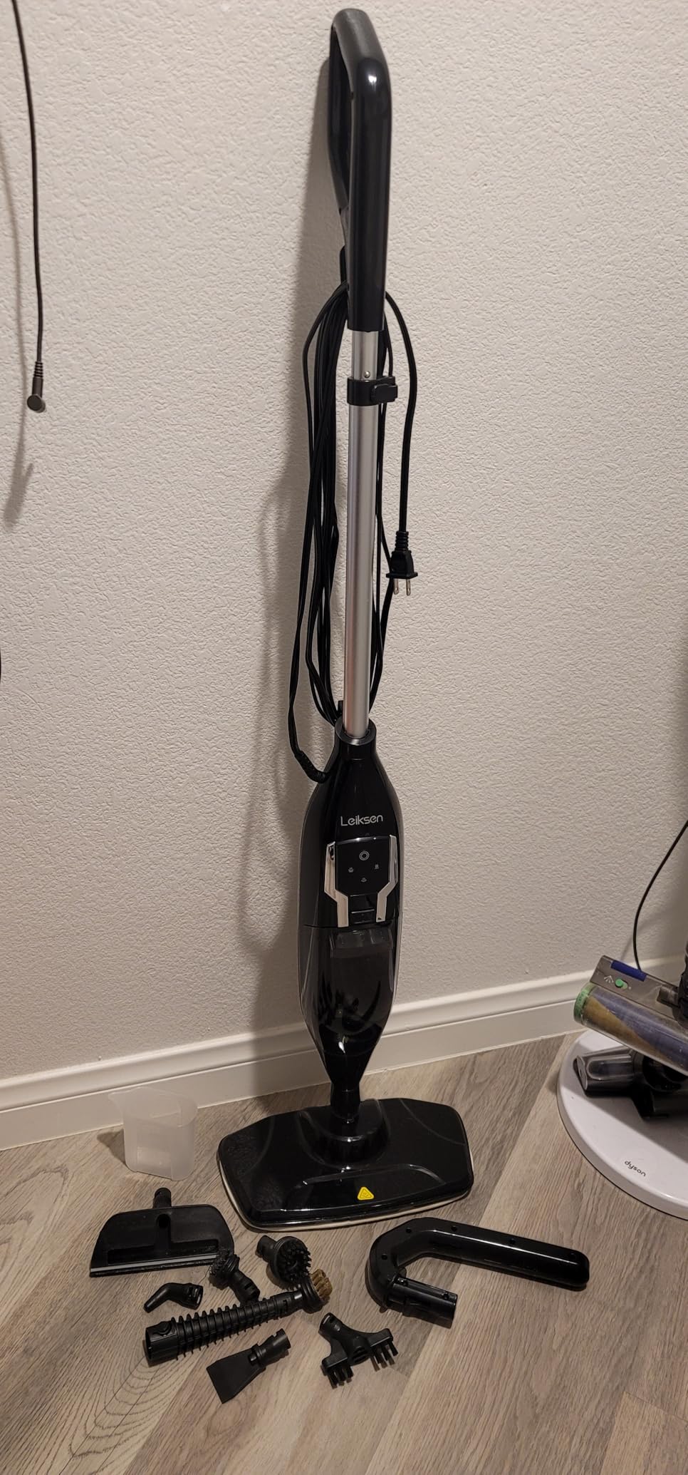 Steam Mop, 12-in-1 Powerful Handheld Steam Cleaner Detachable Steam Mops for Floor Cleaning, 565ML Removable Tank, 23FT Power Cable, MultiPurpose Steamer for Hardwood, Tile, Grout, Furniture - Customer Photo 4