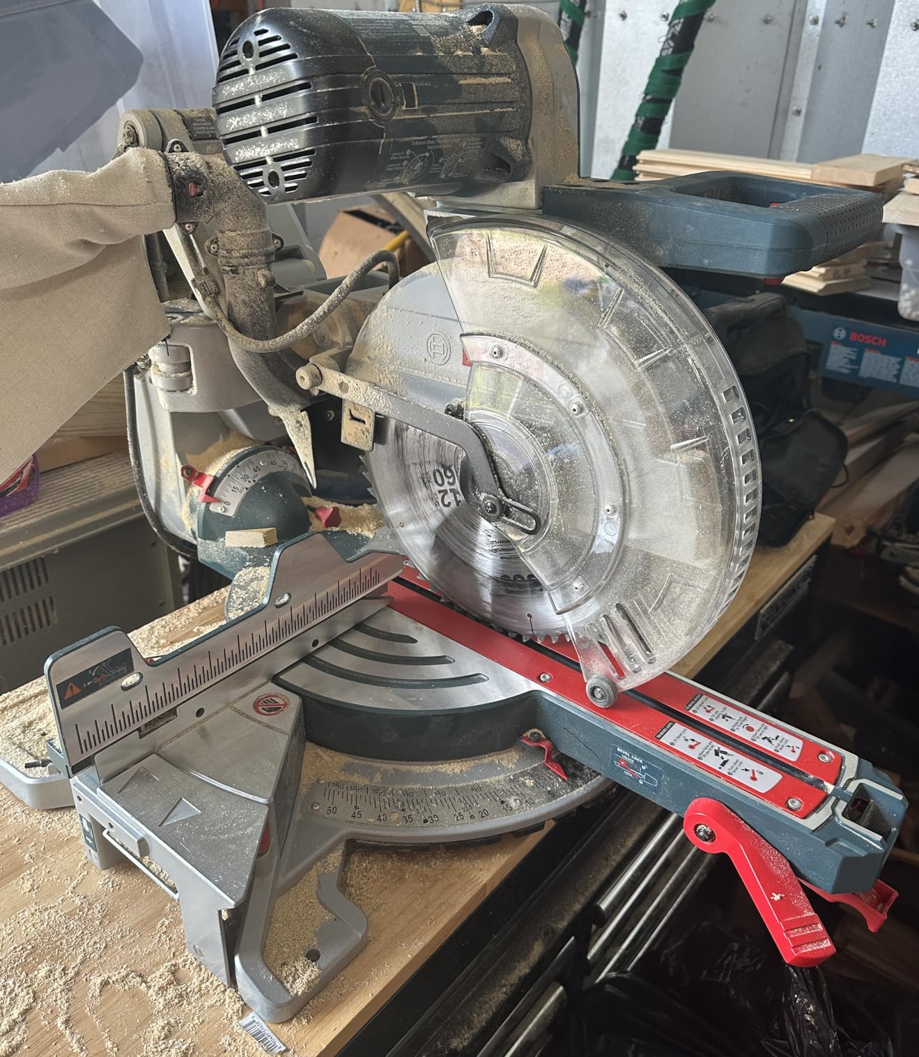 BLUETTI Solar Generator Elite 200 V2 with 2 100W Solar Panels Included, Portable Power Station 2073.6Wh w/ 4 2600W AC Outlets, 17-Year Lifespan LFP Emergency Power for Home Backup, Outages, Camping - Customer Photo 2