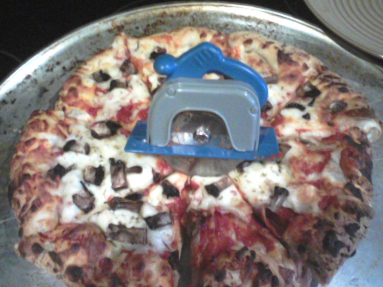 Genuine Fred PIZZA BOSS 3000, Circular Saw Stainless Steel Pizza Wheel, Great Gift for Guys and Pizza Lovers, Easy to Clean with Removable Shield - White Elephant Gift - Fun Kitchen Gadget - Customer Photo 1